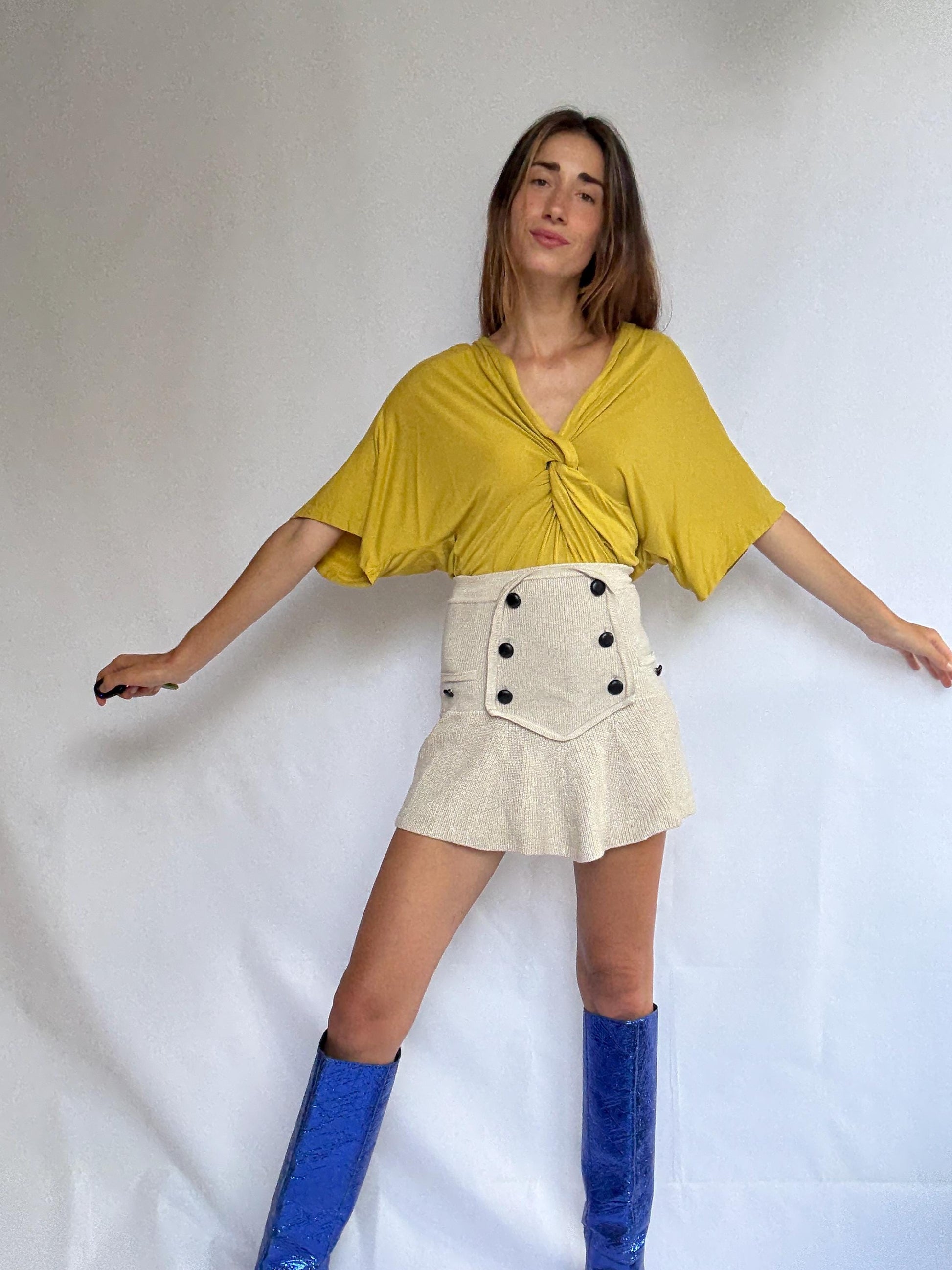 Curry yellow twist front top – Simorra Spain, stretchy soft fabric, cropped fit, v-neck blouse, flattering drape, size S