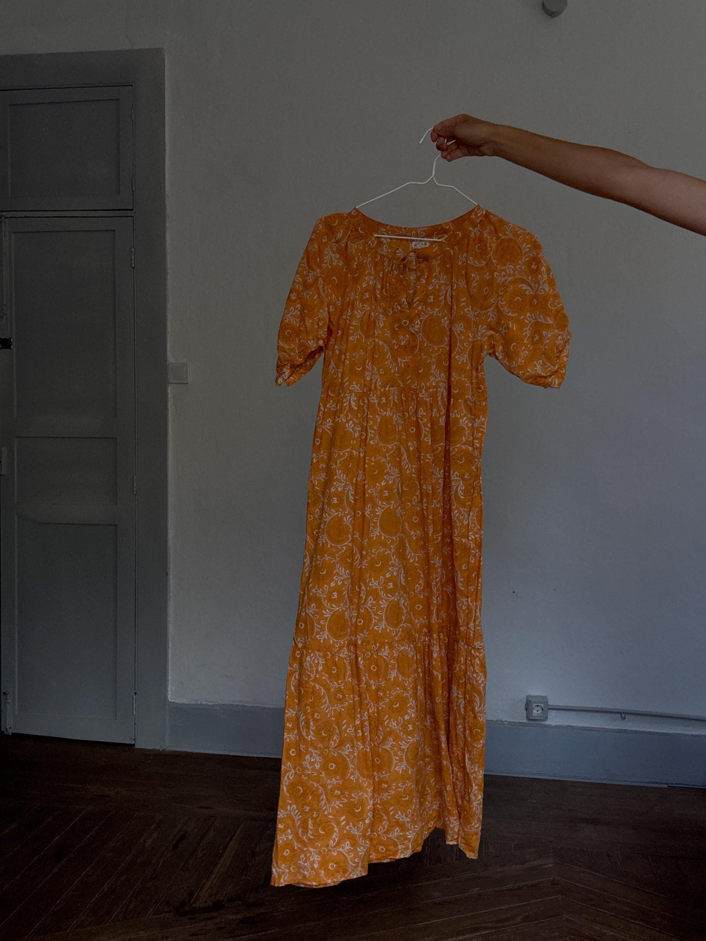 Natura floral maxi dress in 100% cotton – golden orange boho style, tiered silhouette, relaxed summer fit