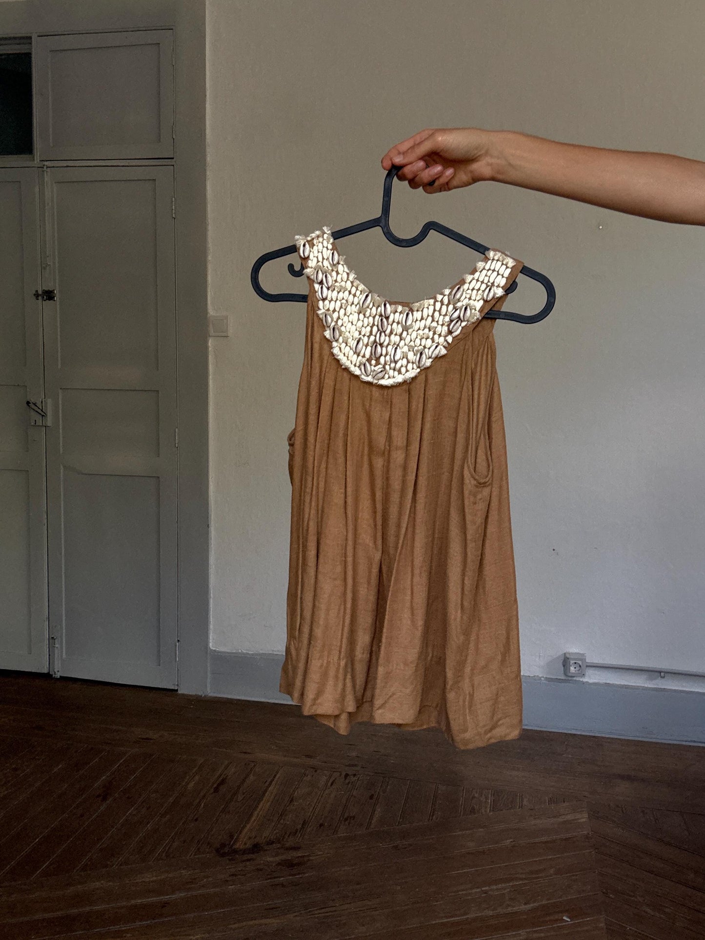 Boho beachy sleeveless top with real cowrie shell neckline – flowy earthy brown linen-style summer blouse