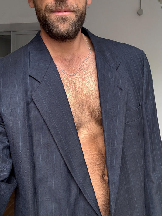 Vintage Hugo Boss blazer in pure virgin wool – navy pinstripe, oversized tailored fit, timeless masculine silhouette