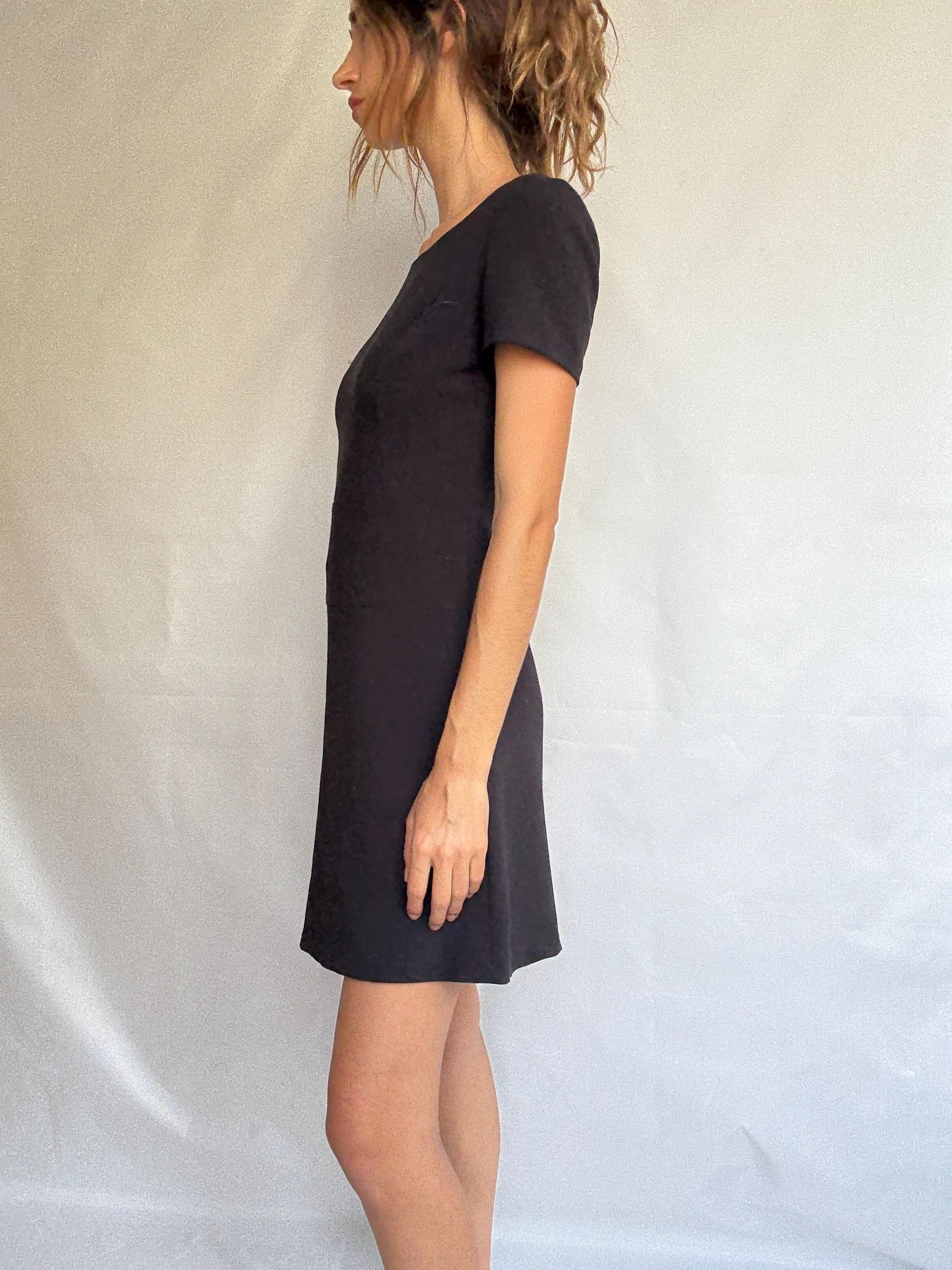 Sisley Minimalist Black Mini Dress – Soft Stretchy Fit – Size M