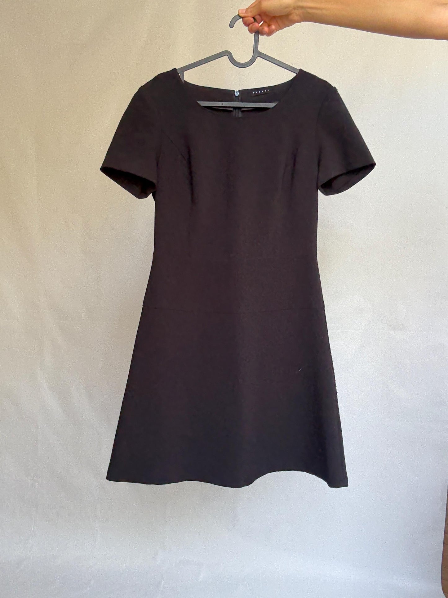 Sisley Minimalist Black Mini Dress – Soft Stretchy Fit – Size M