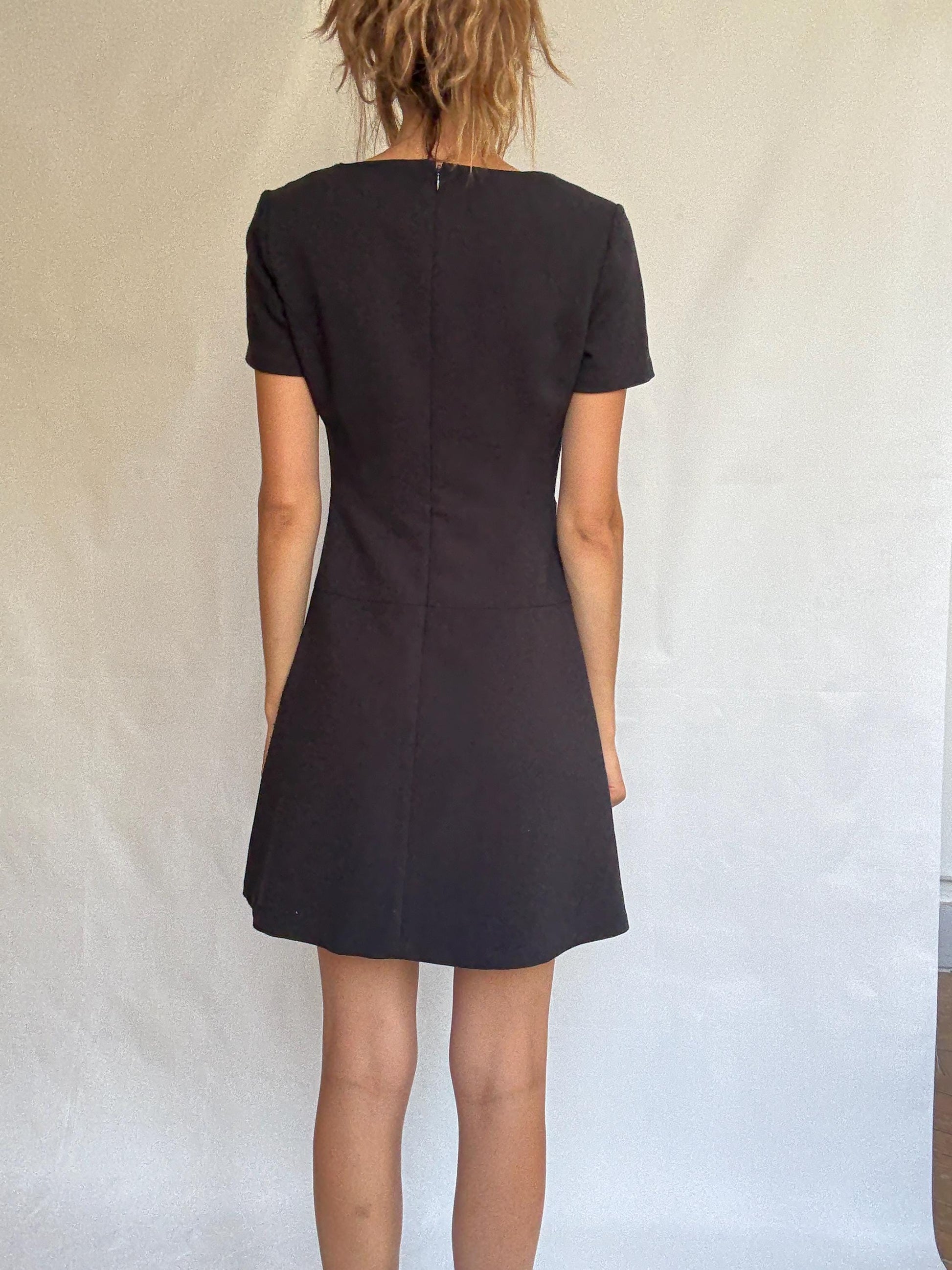 Sisley Minimalist Black Mini Dress – Soft Stretchy Fit – Size M