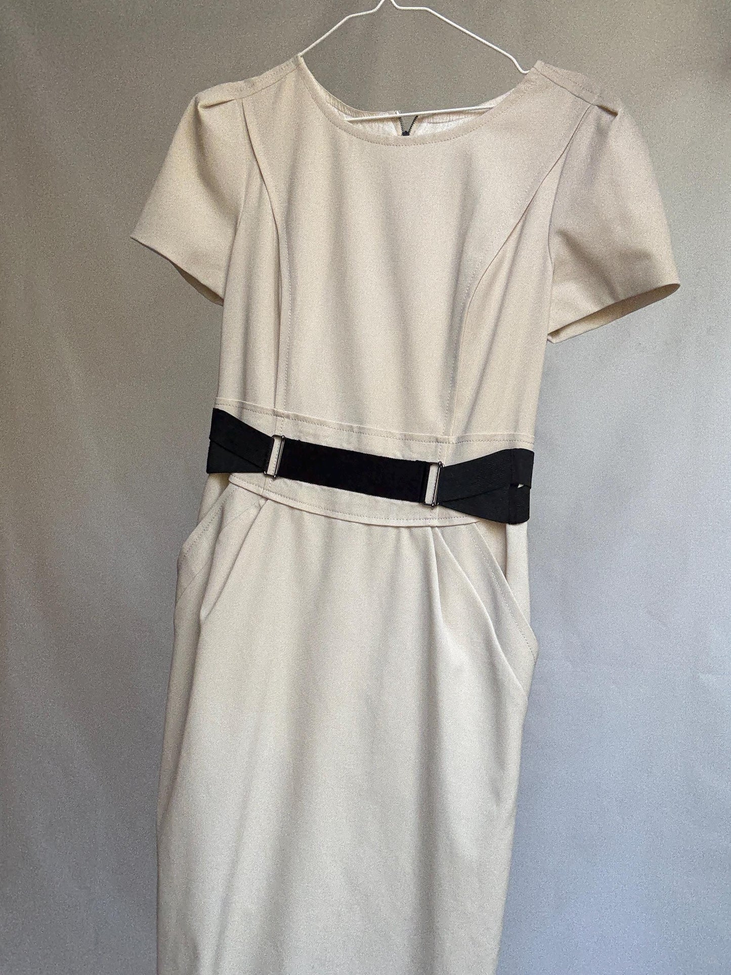 Luxury Designer Alberta Ferretti Cream Dress – Philosophy Line – Elegant white and black Minimalist Midi with Pockets – Size M