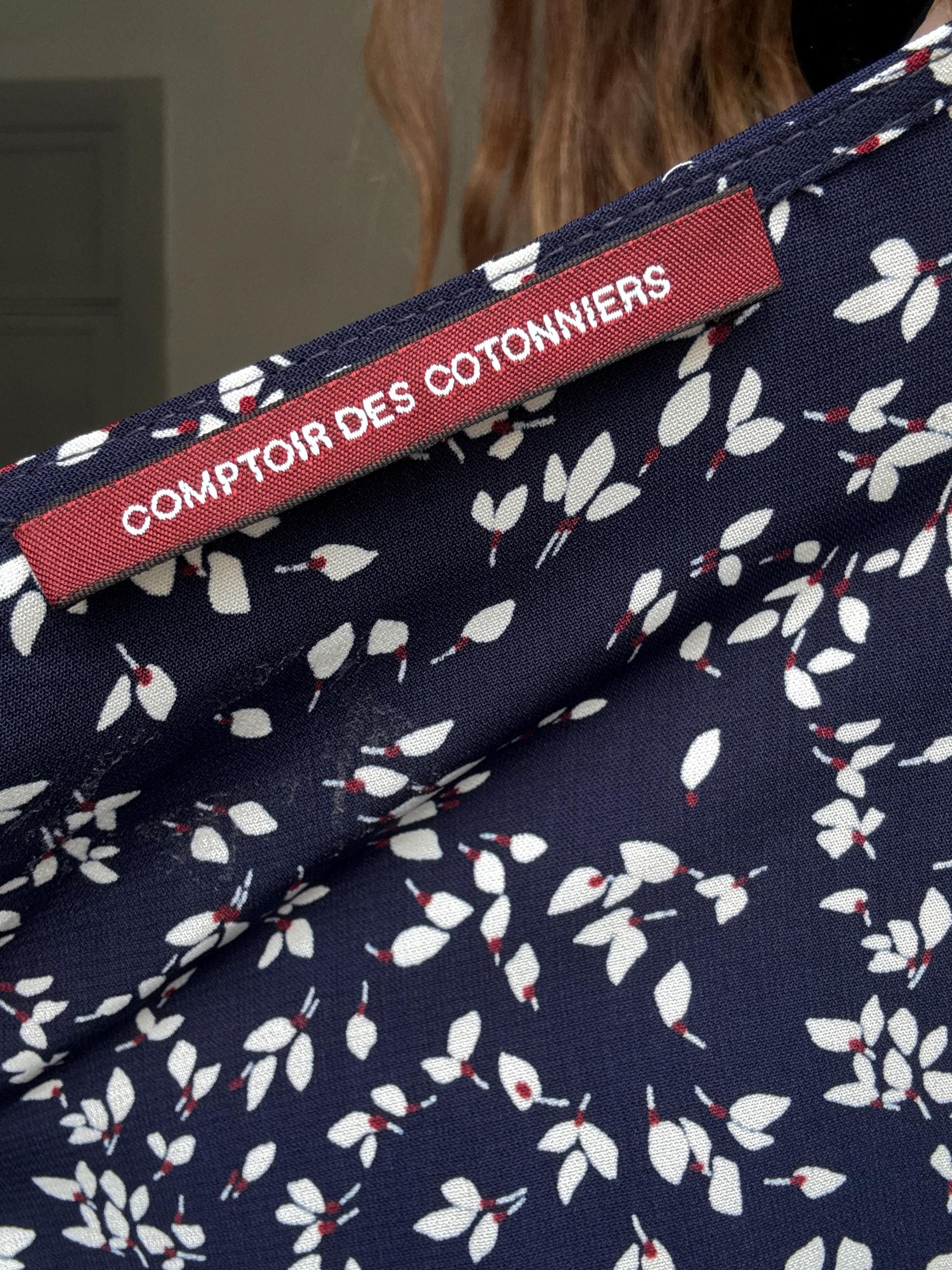 Comptoir des Cotonniers navy floral wrap blouse – v-neck, long puff sleeves, adjustable tie waist, flattering romantic silhouette