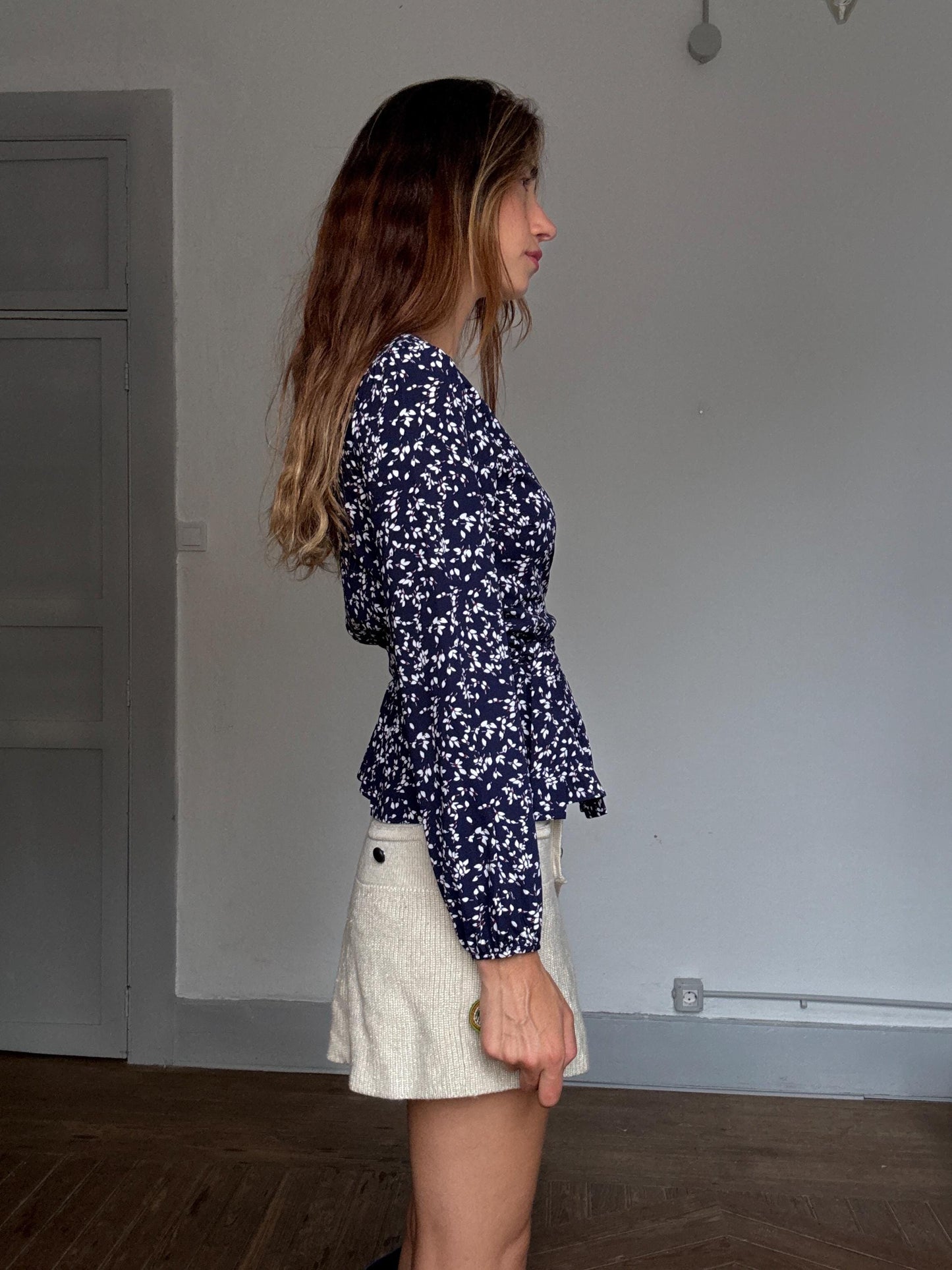 Comptoir des Cotonniers navy floral wrap blouse – v-neck, long puff sleeves, adjustable tie waist, flattering romantic silhouette