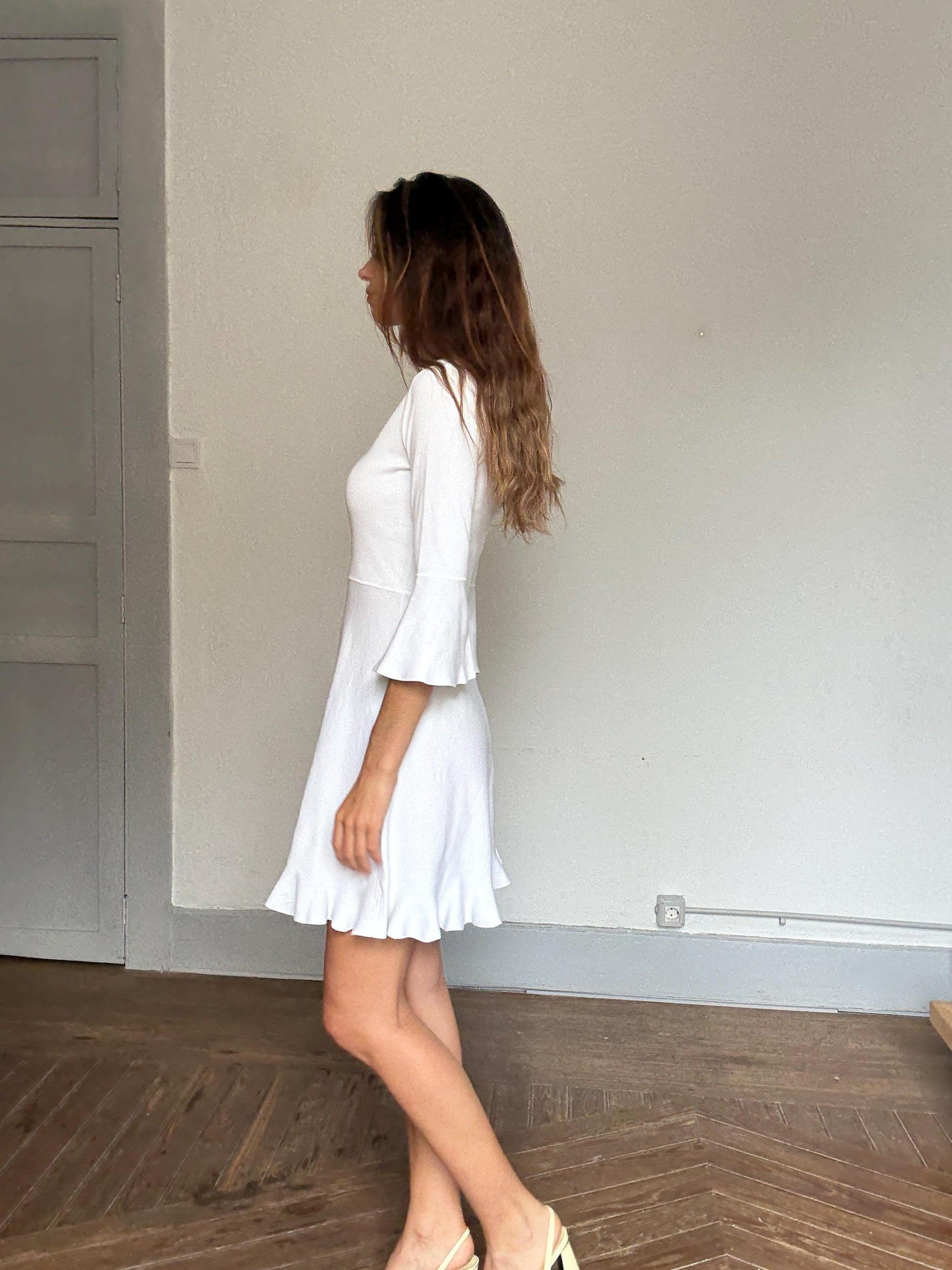 Massimo Dutti white knit flared mini dress M – soft & stretchy, V-neck, ruffle hem, elegant comfy fit, minimal summer outfit