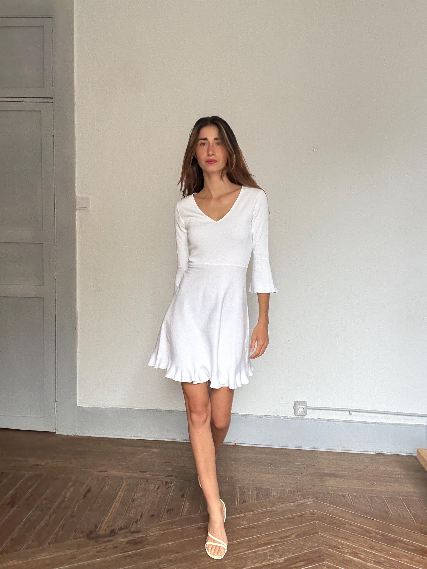 Massimo Dutti white knit flared mini dress M – soft & stretchy, V-neck, ruffle hem, elegant comfy fit, minimal summer outfit