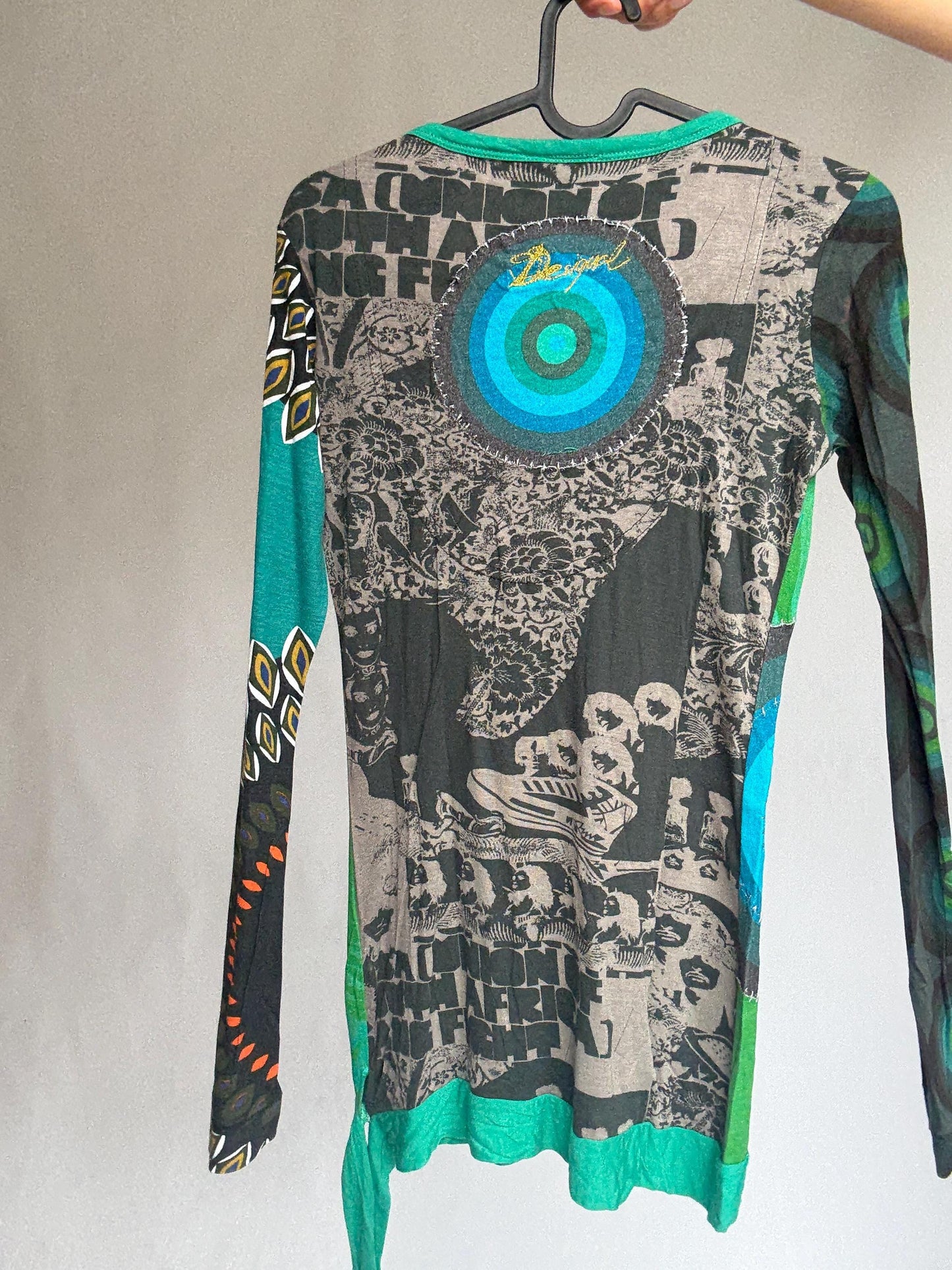 Desigual long sleeve green graphic blouse – bold print, tie waist detail – soft viscose top – no size tag, fits like XS–S