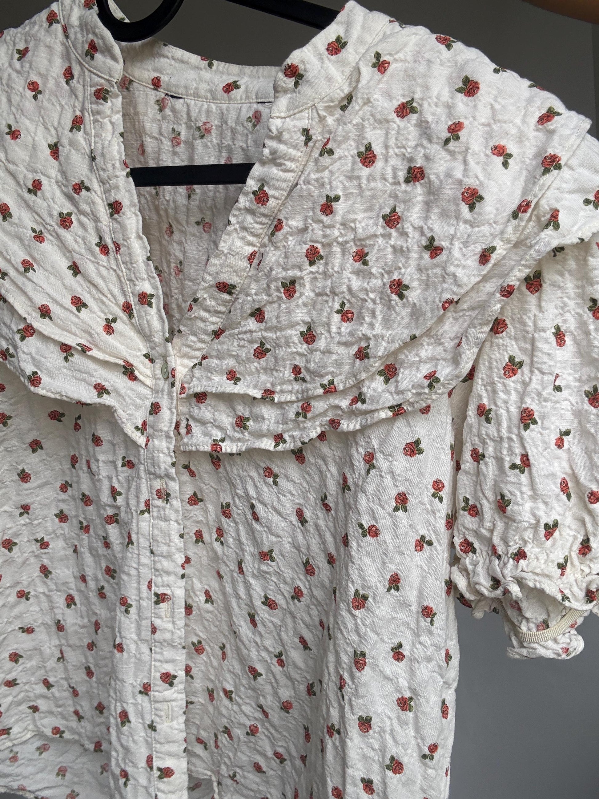 Vintage floral cotton blouse – ruffled collar puff sleeve top with cherry print – button up shirt – no tag – best for XS–S fit