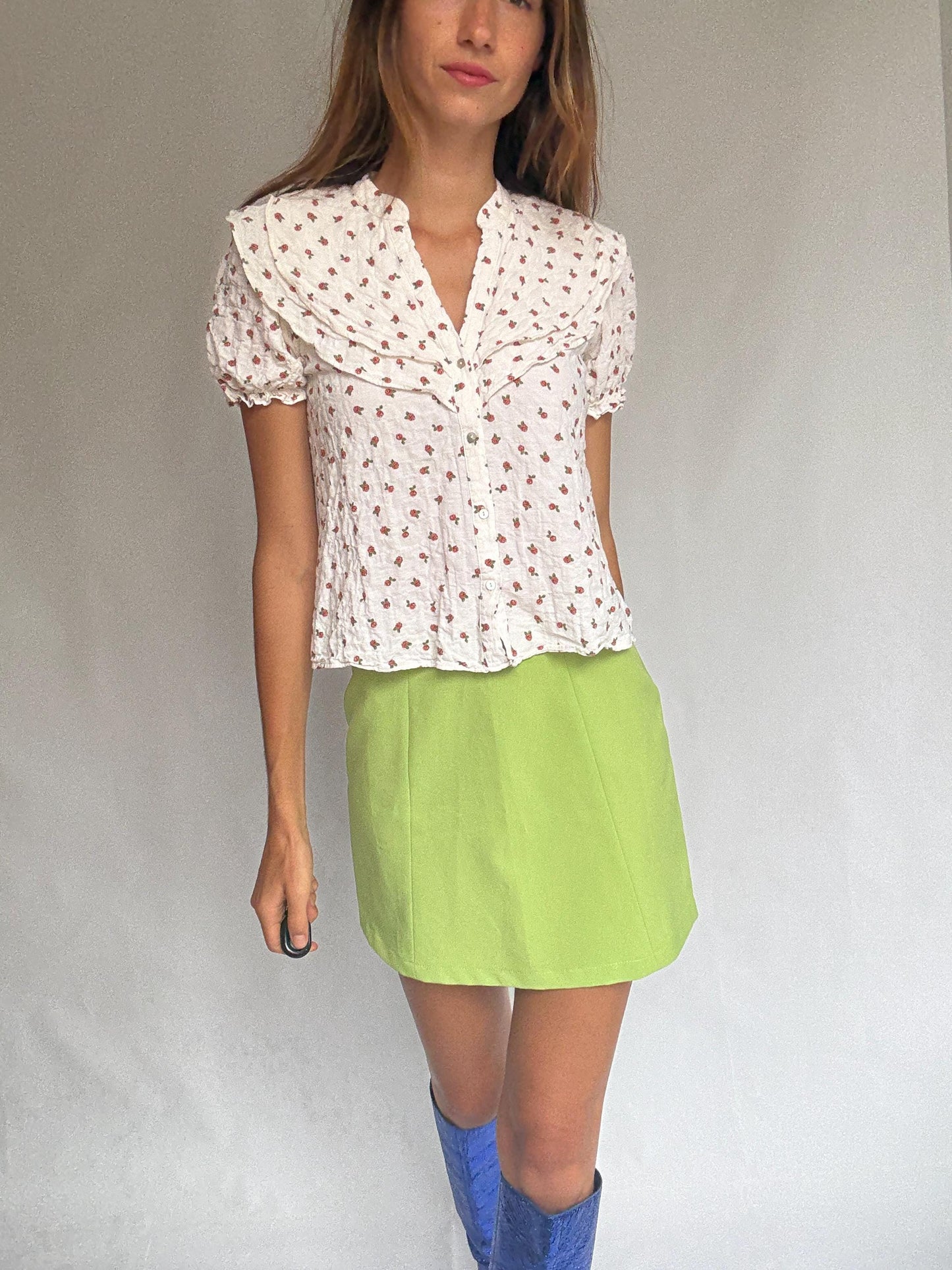 Vintage floral cotton blouse – ruffled collar puff sleeve top with cherry print – button up shirt – no tag – best for XS–S fit