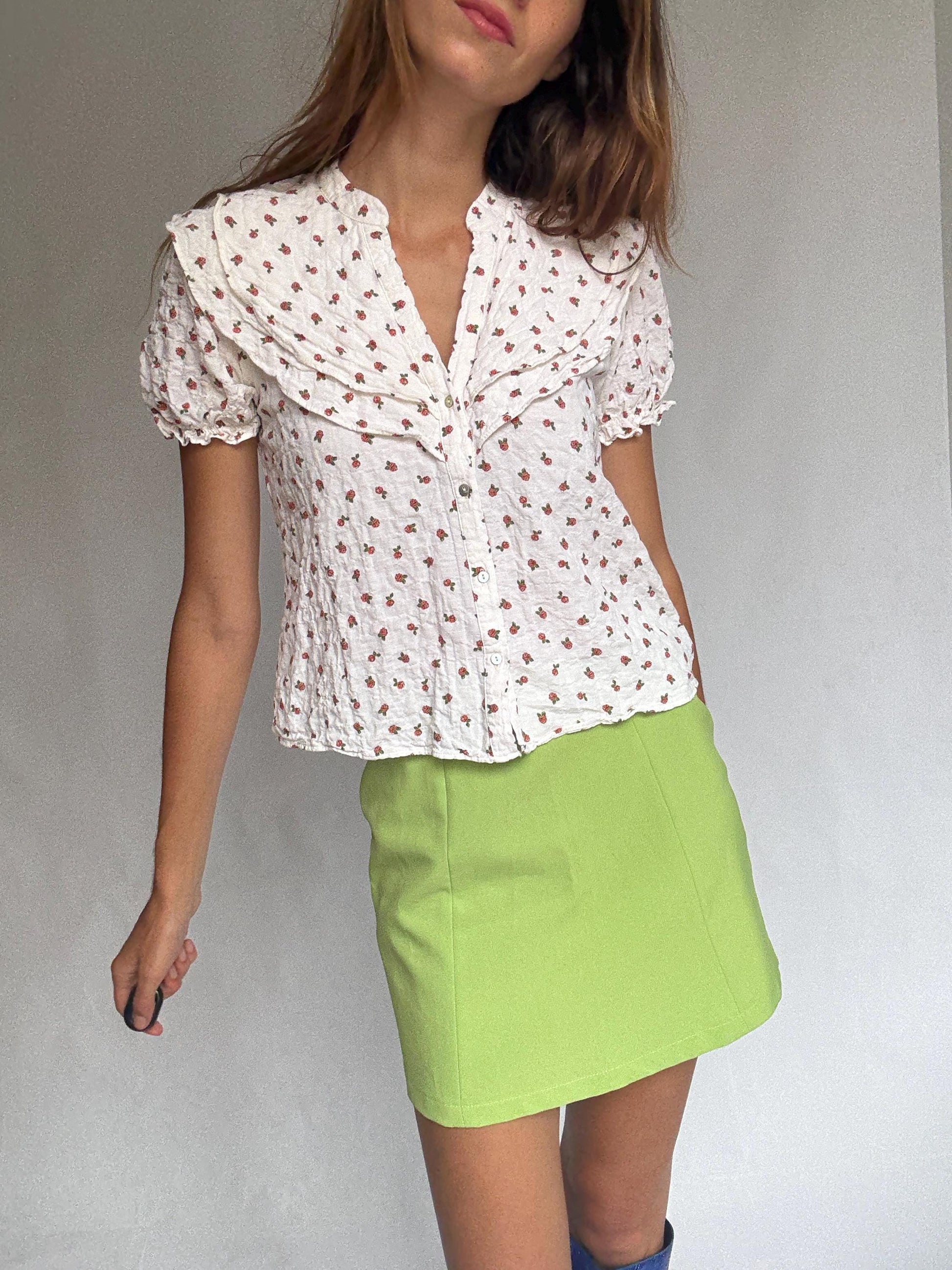 Vintage floral cotton blouse – ruffled collar puff sleeve top with cherry print – button up shirt – no tag – best for XS–S fit