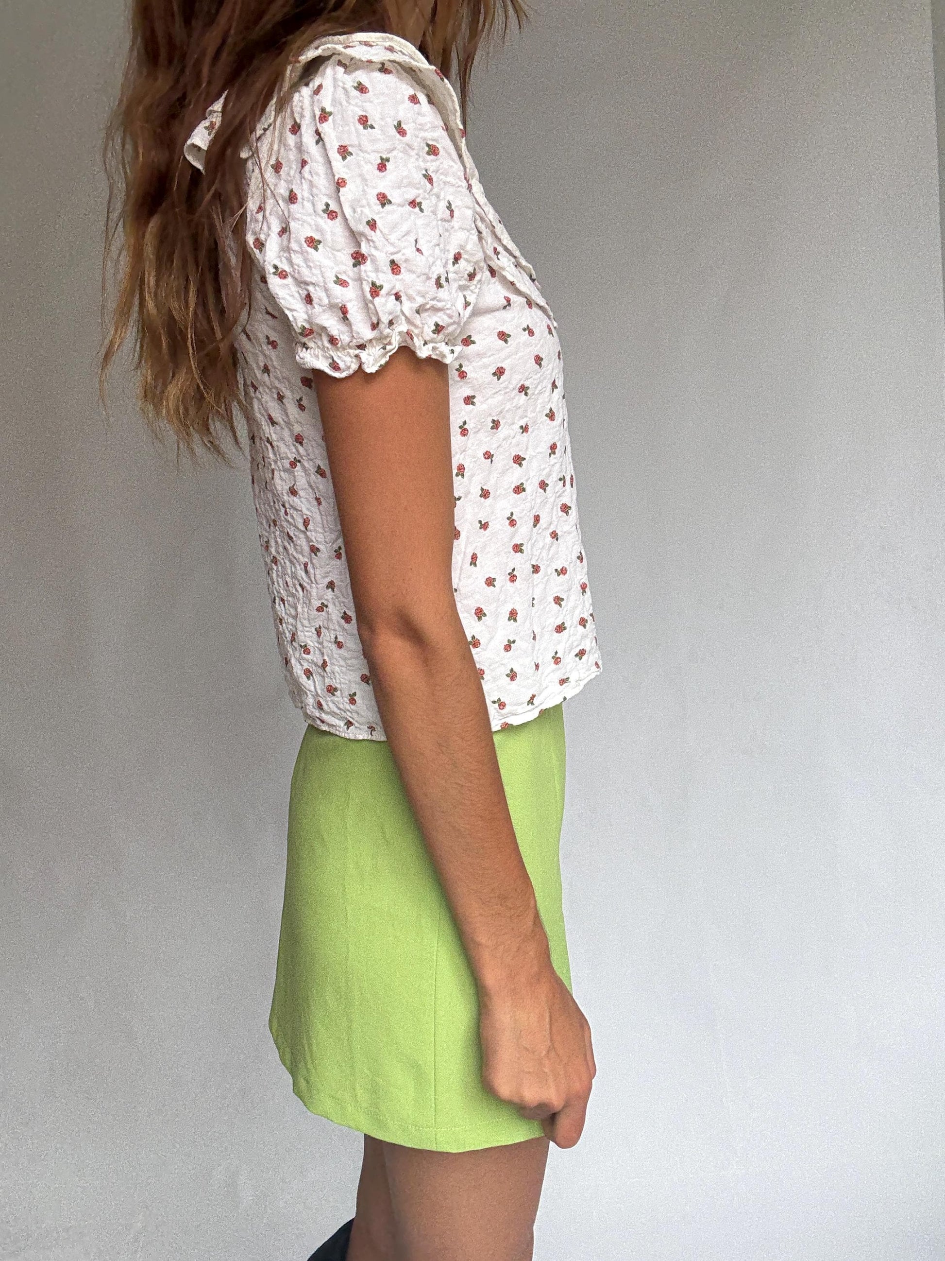 Vintage floral cotton blouse – ruffled collar puff sleeve top with cherry print – button up shirt – no tag – best for XS–S fit