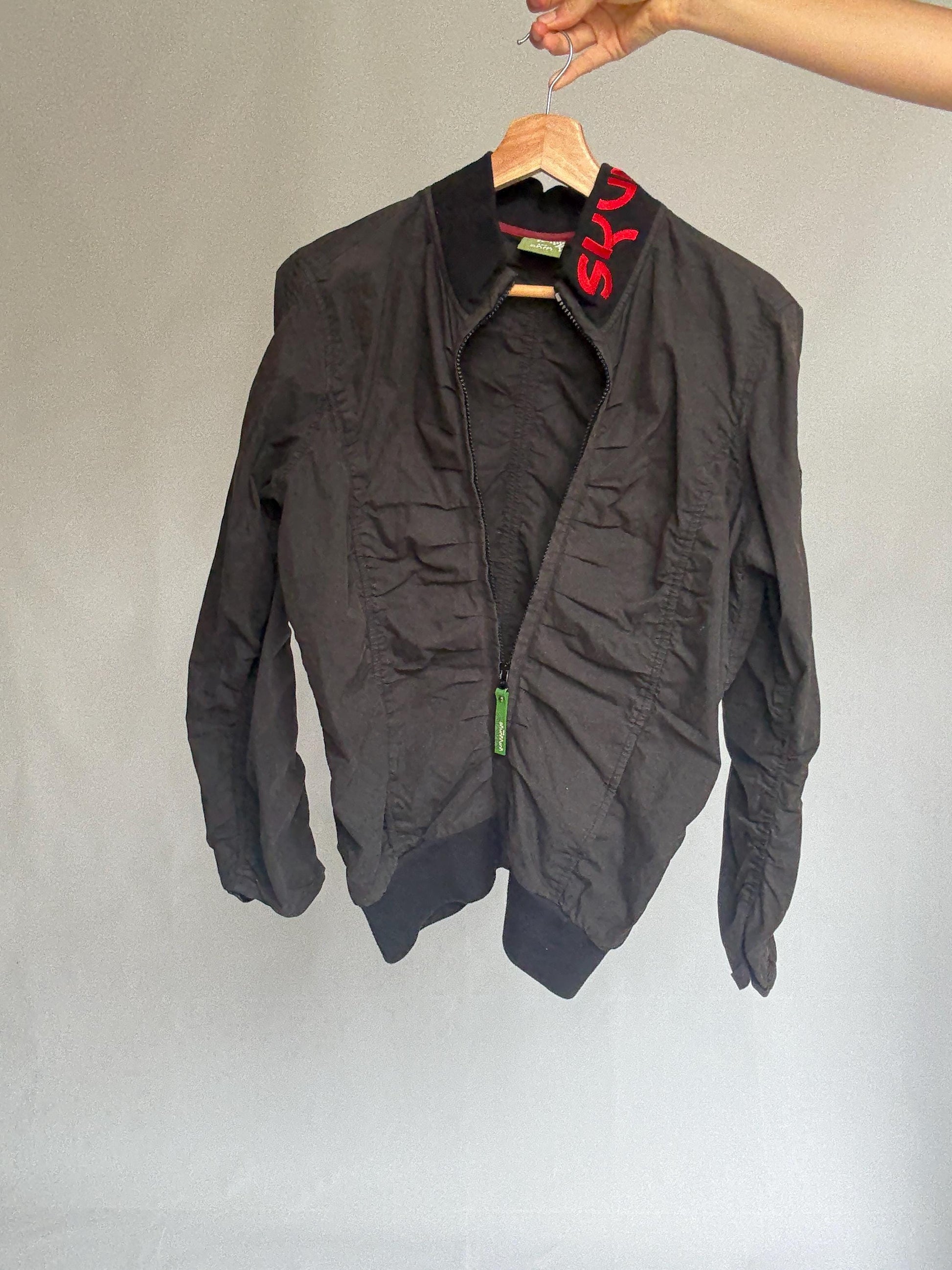 Skunkfunk zip-up bomber jacket – ruched black jacket in cotton blend – YKK zipper – sustainable design from the Basque Country