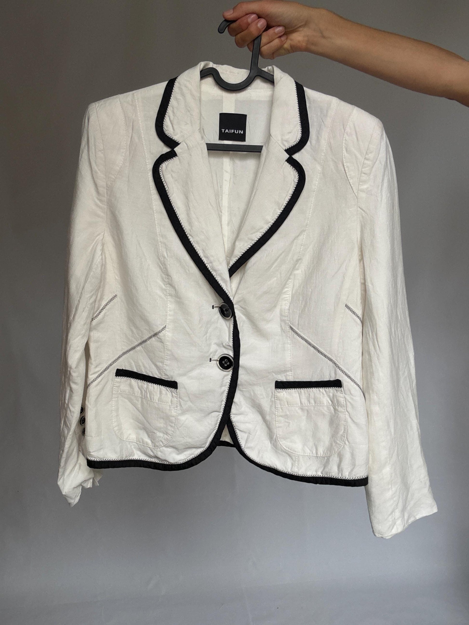 Vintage style Taifun white blazer with black trim, tailored fit & contrast edges, Elegant formal wedding guest jacket, Parisian style
