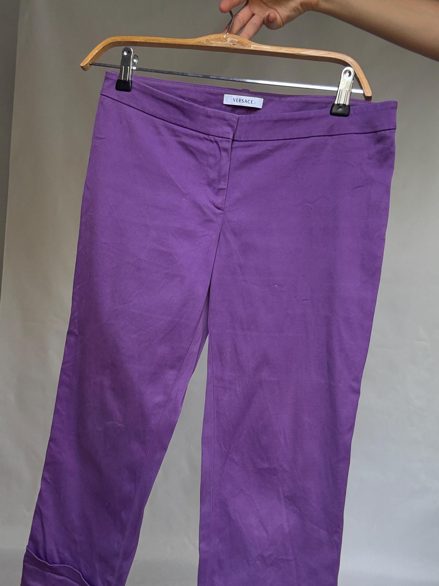 Versace purple cropped pants – size IT 40 – made in Italy – slim fit cotton – rare vintage designer trousers
