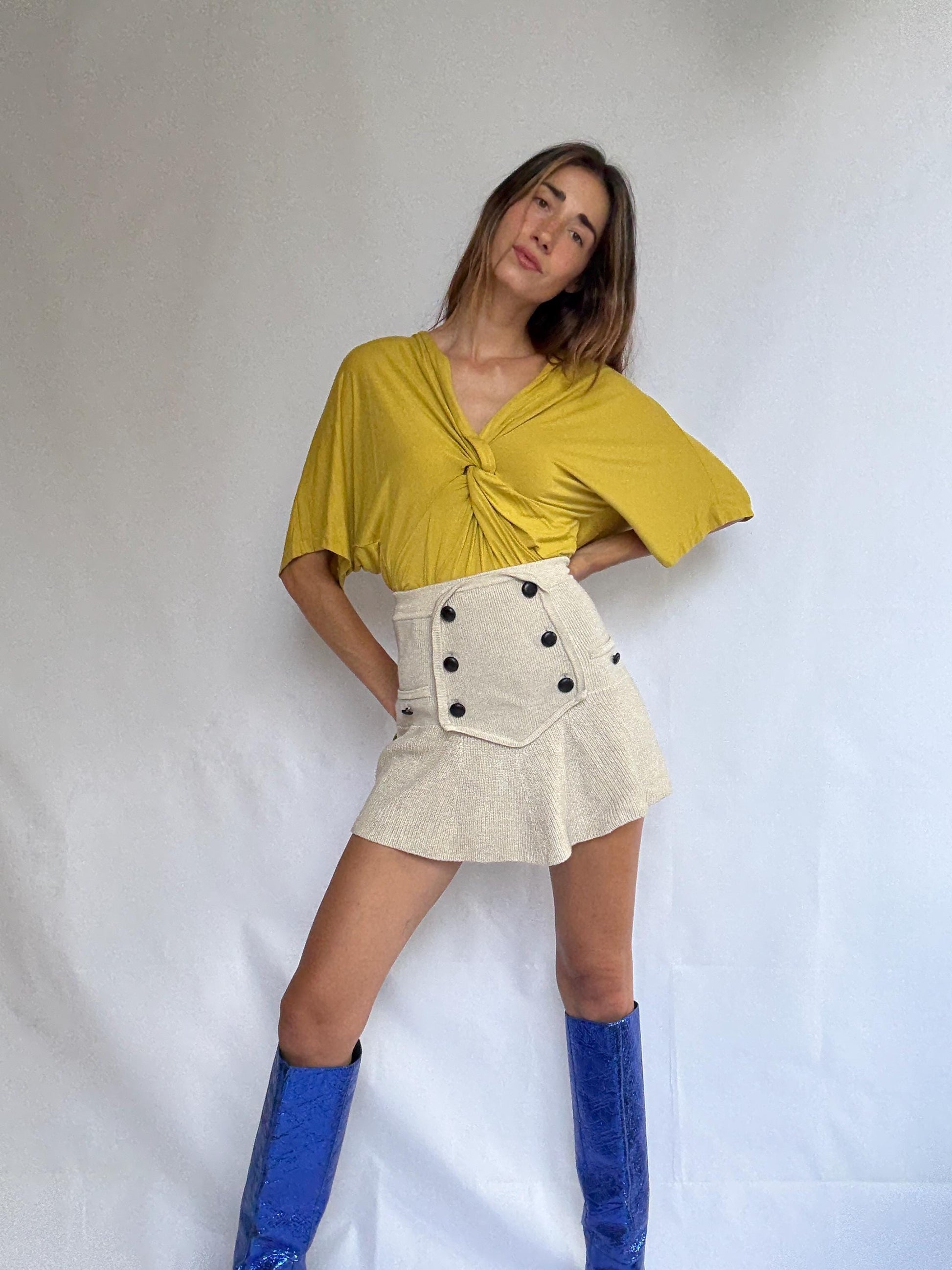 Curry yellow twist front top – Simorra Spain, stretchy soft fabric, cropped fit, v-neck blouse, flattering drape, size S