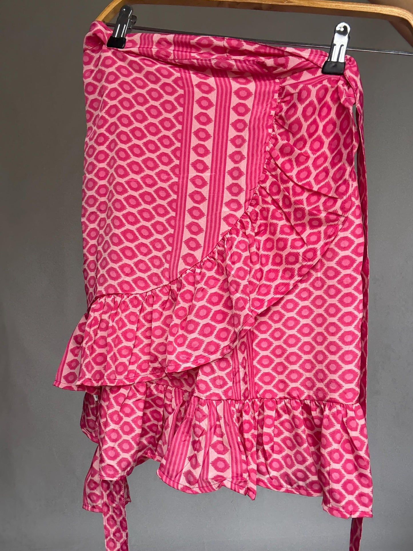 Pink Silk Ruffle Wrap Skirt – Sindia NWT, Size S–L Adjustable, Festival Boho Summer Vibes, Lightweight Vibrant Print, Cottagecore Beach