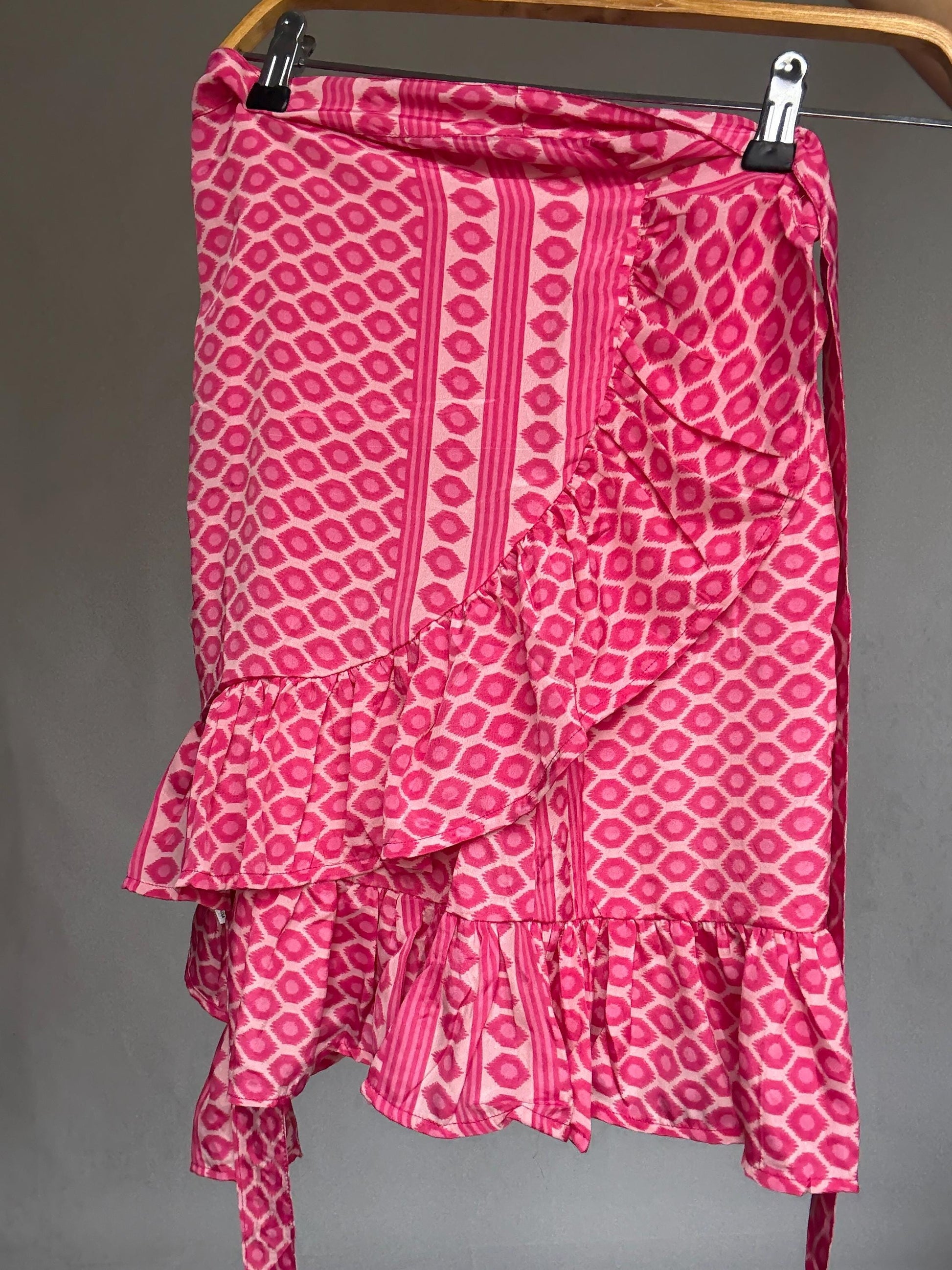 Pink Silk Ruffle Wrap Skirt – Sindia NWT, Size S–L Adjustable, Festival Boho Summer Vibes, Lightweight Vibrant Print, Cottagecore Beach