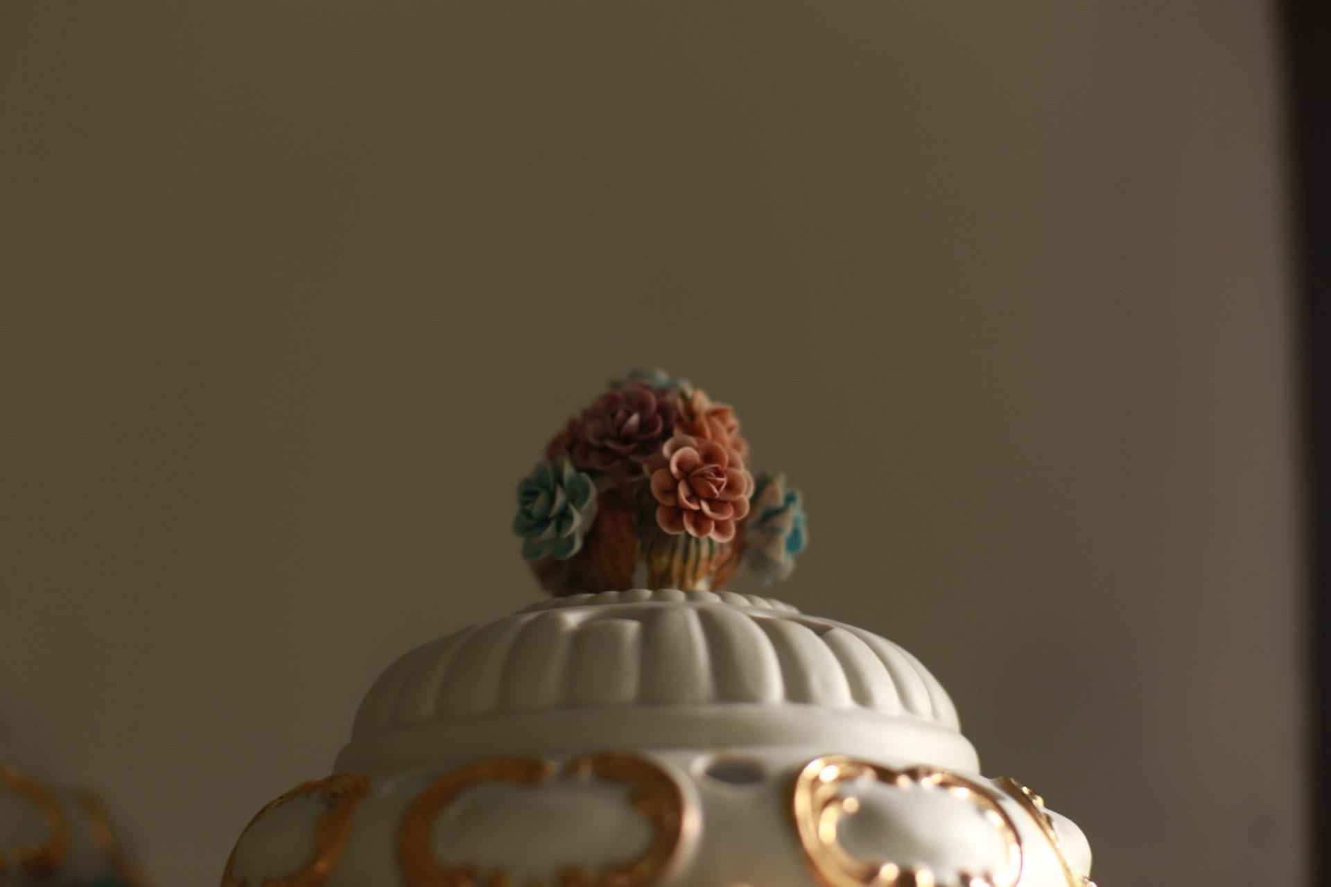 Rare Fornili vintage porcelain lamp – floral figurine table light with pierced shade & gold luster – signed, E27 bulb, US plug