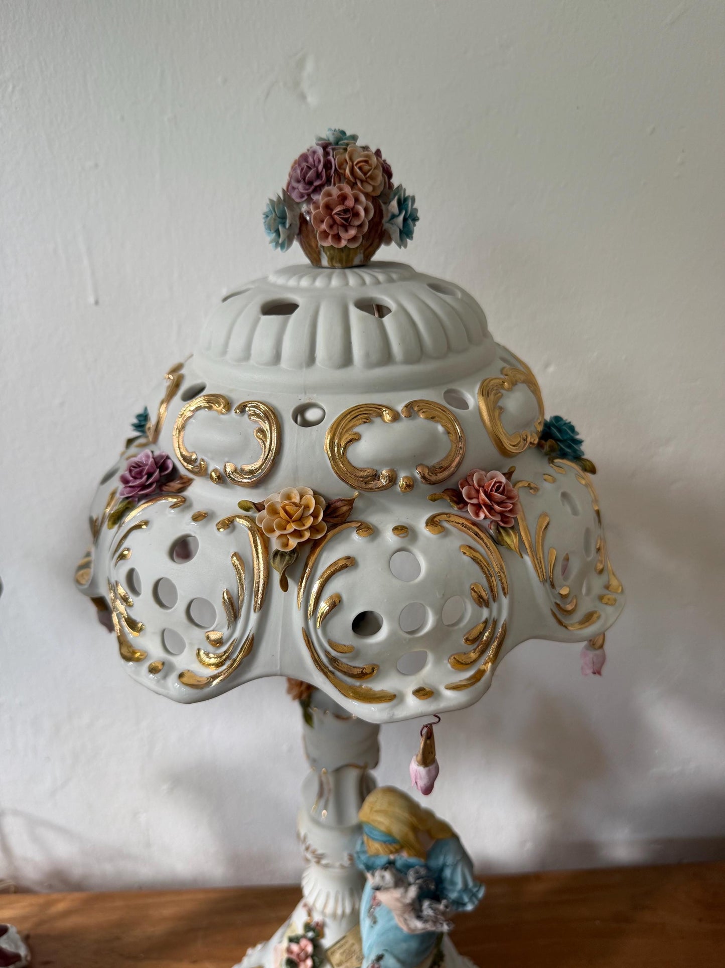 Rare Fornili vintage porcelain lamp – floral figurine table light with pierced shade & gold luster – signed, E27 bulb, US plug