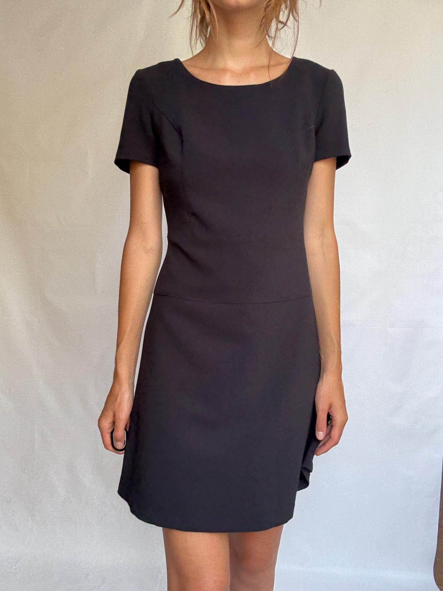 Sisley Minimalist Black Mini Dress – Soft Stretchy Fit – Size M