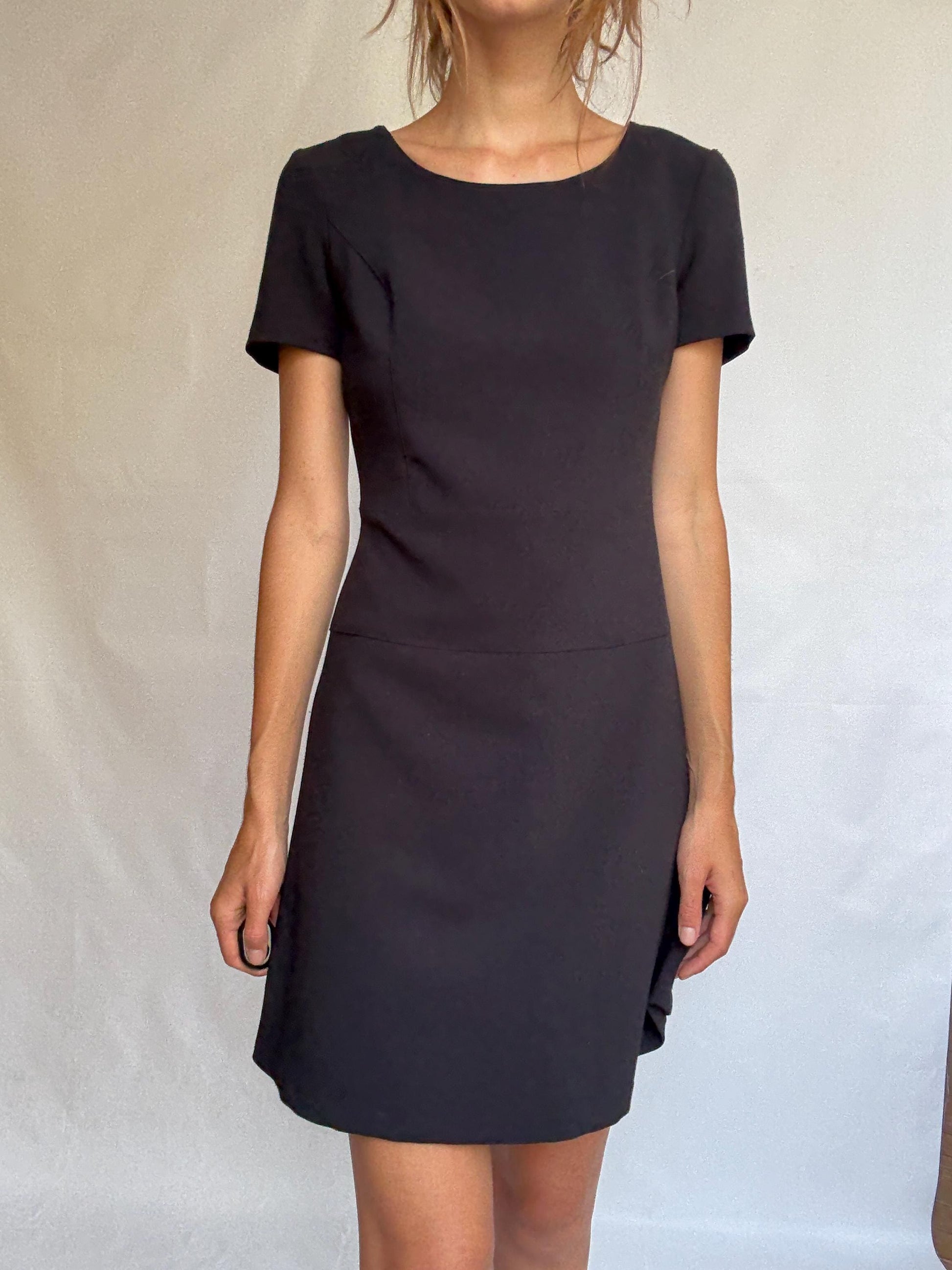 Sisley Minimalist Black Mini Dress – Soft Stretchy Fit – Size M