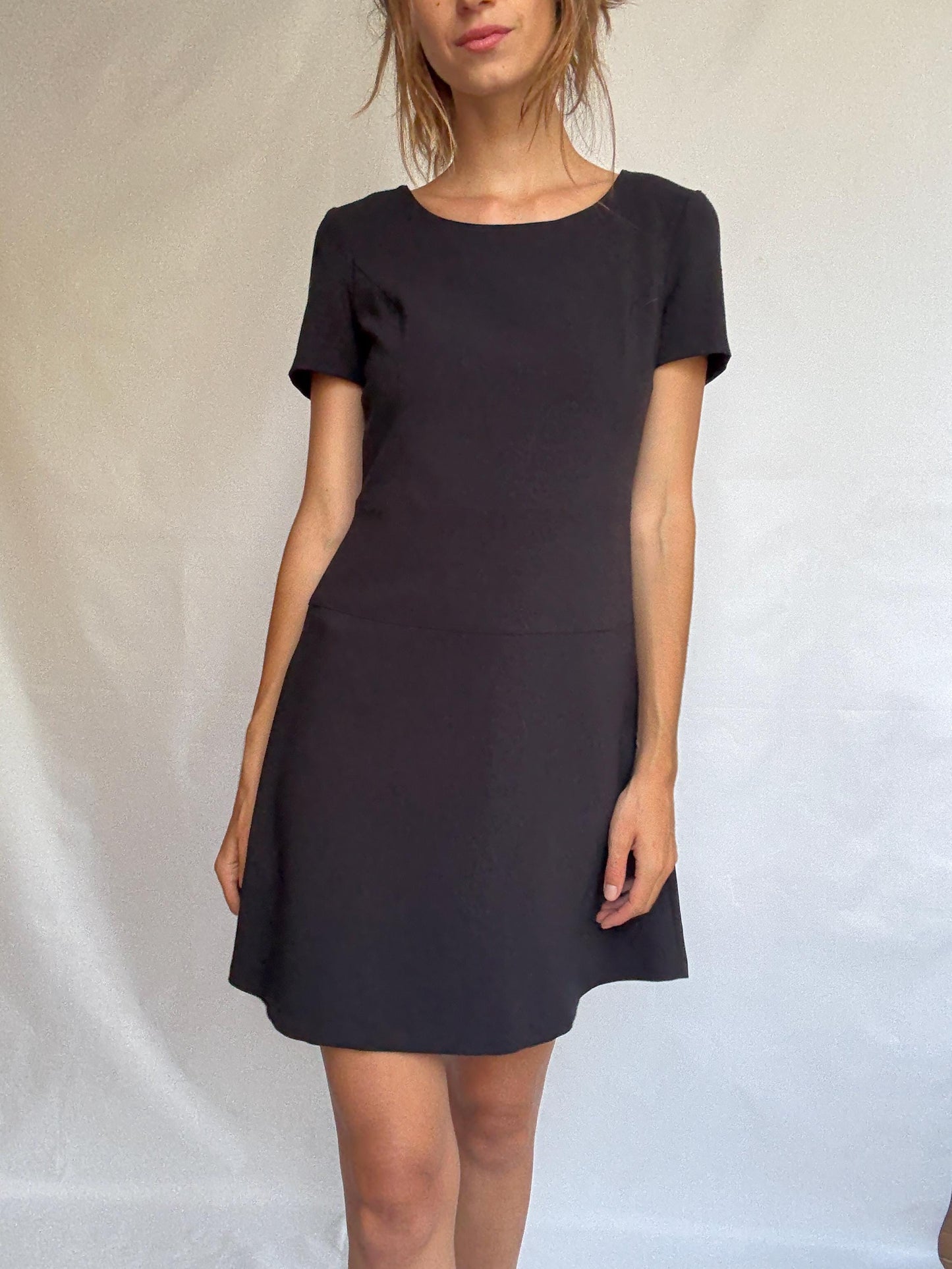 Sisley Minimalist Black Mini Dress – Soft Stretchy Fit – Size M