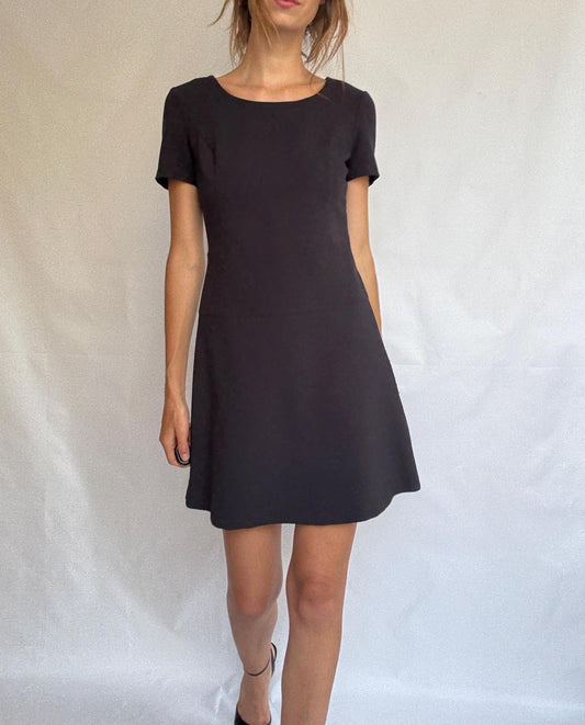 Sisley Minimalist Black Mini Dress – Soft Stretchy Fit – Size M