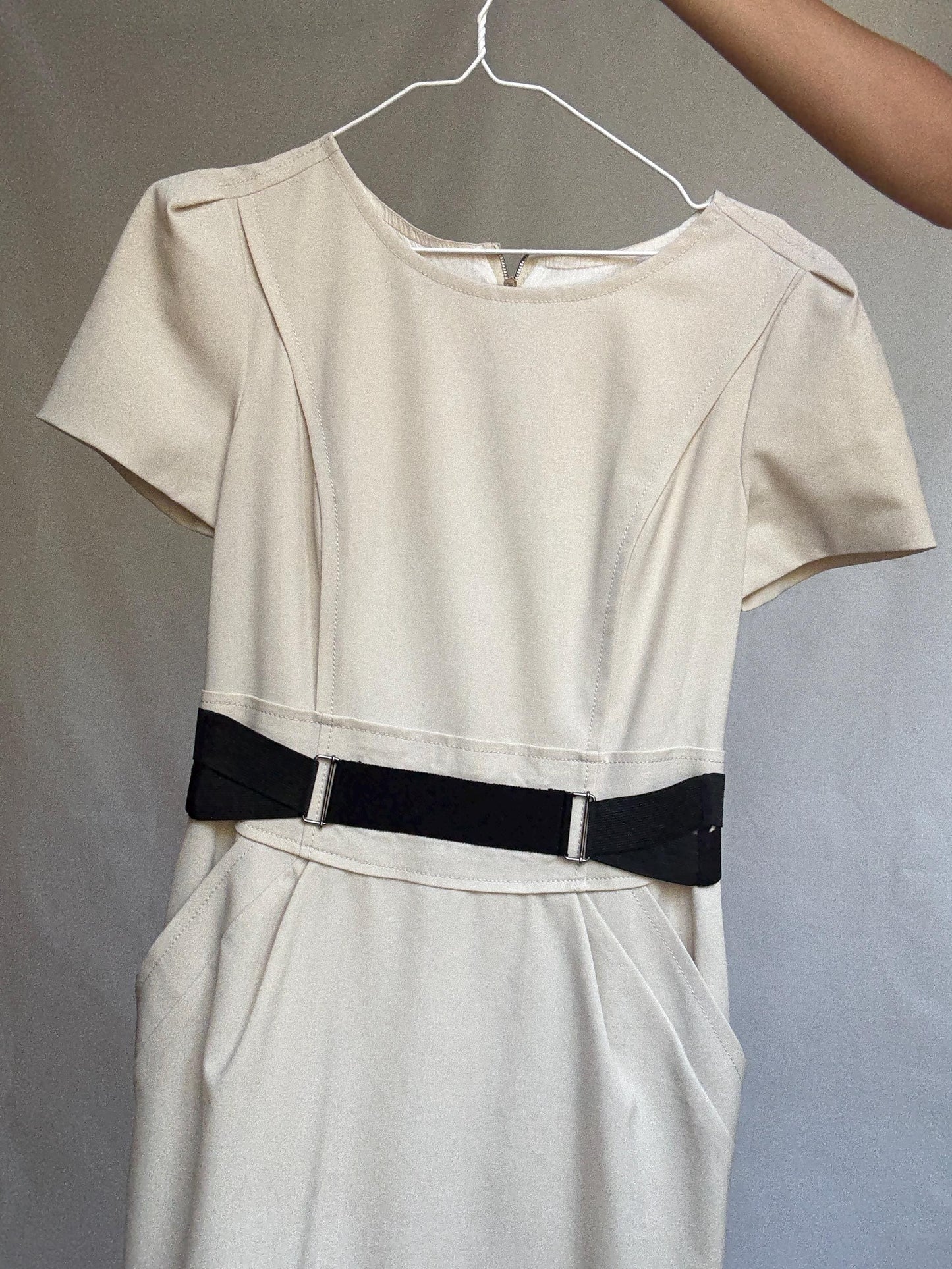 Luxury Designer Alberta Ferretti Cream Dress – Philosophy Line – Elegant white and black Minimalist Midi with Pockets – Size M