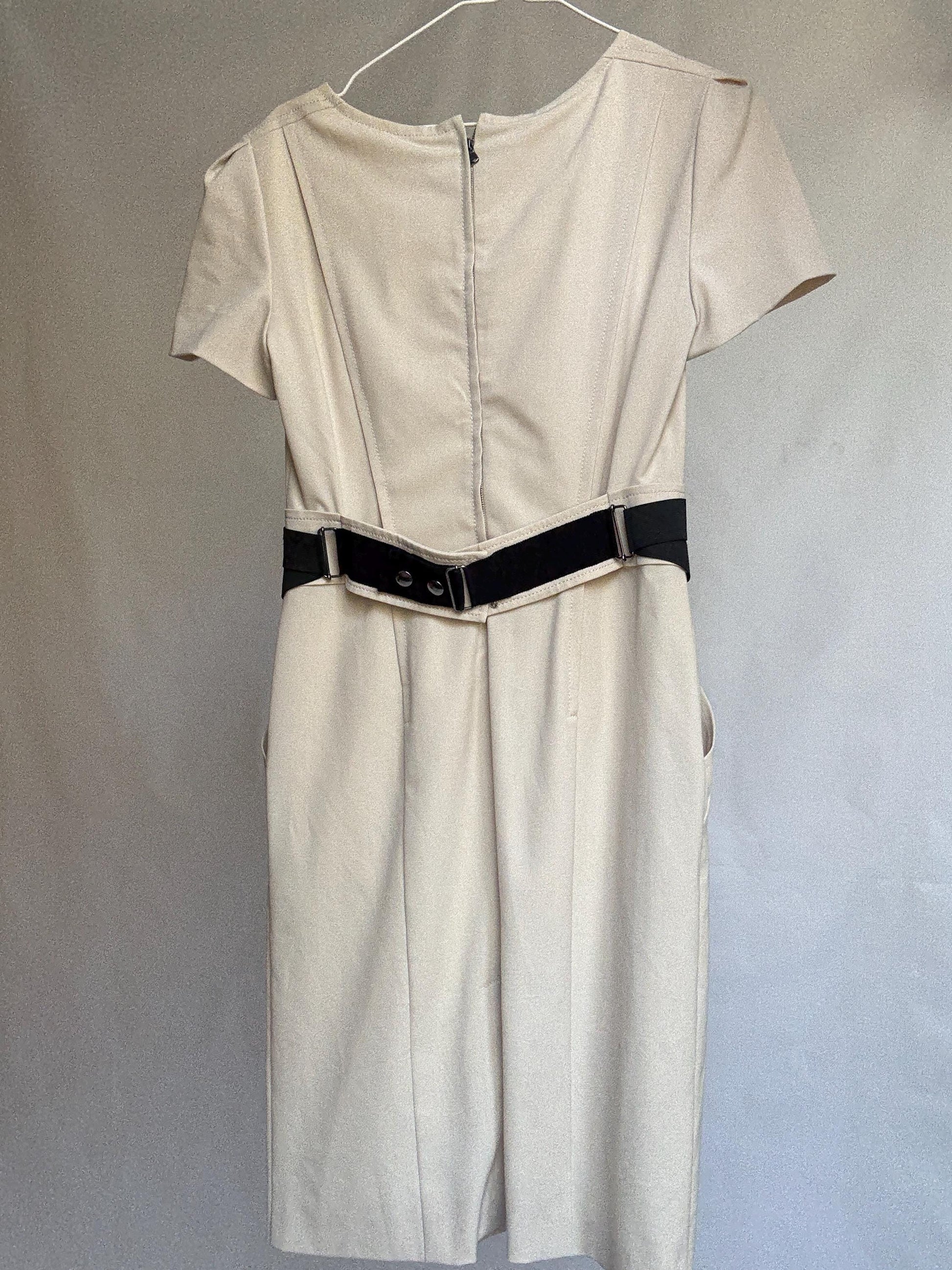 Luxury Designer Alberta Ferretti Cream Dress – Philosophy Line – Elegant white and black Minimalist Midi with Pockets – Size M