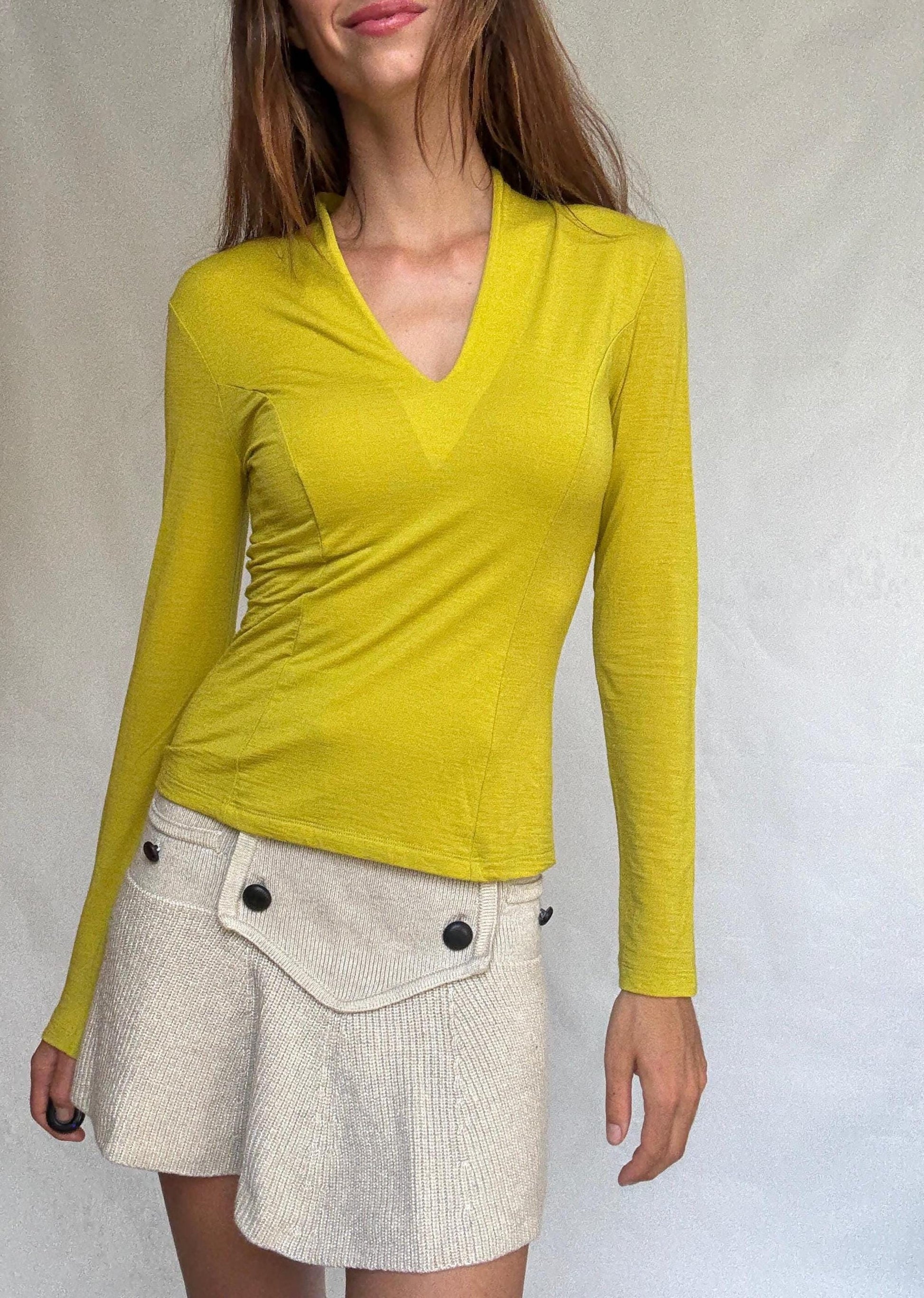 Angelo Marani top size 44 – stretch wool blend long sleeve V-neck fitted blouse in acid green minimalist Italian vintage style