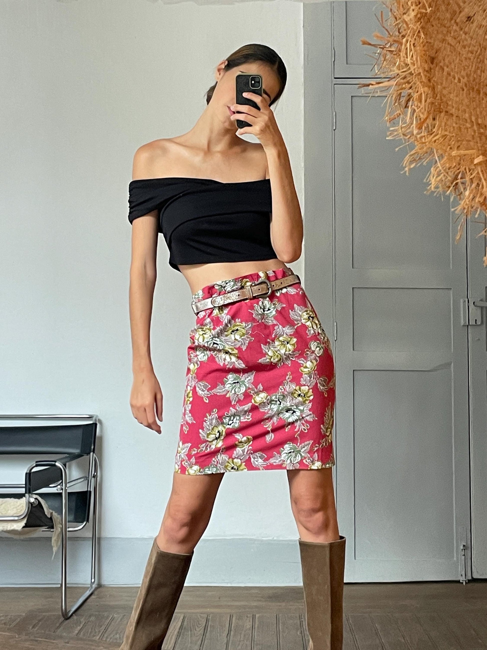 Vintage pink floral high waist skirt.
