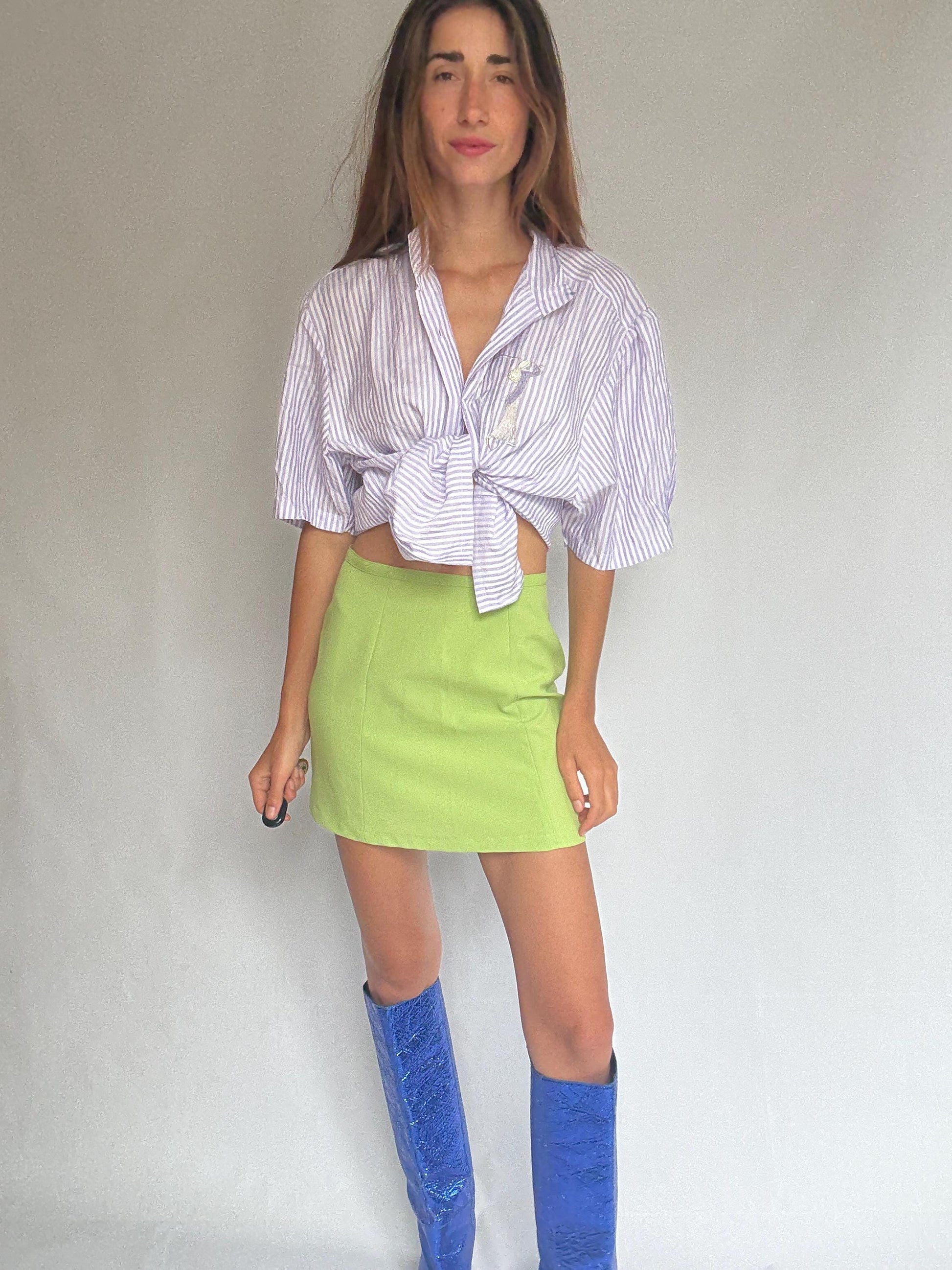 Striped short sleeve blouse with hand embroidery – size 44 – button-up shirt with unique stitched detail – feels synthetic