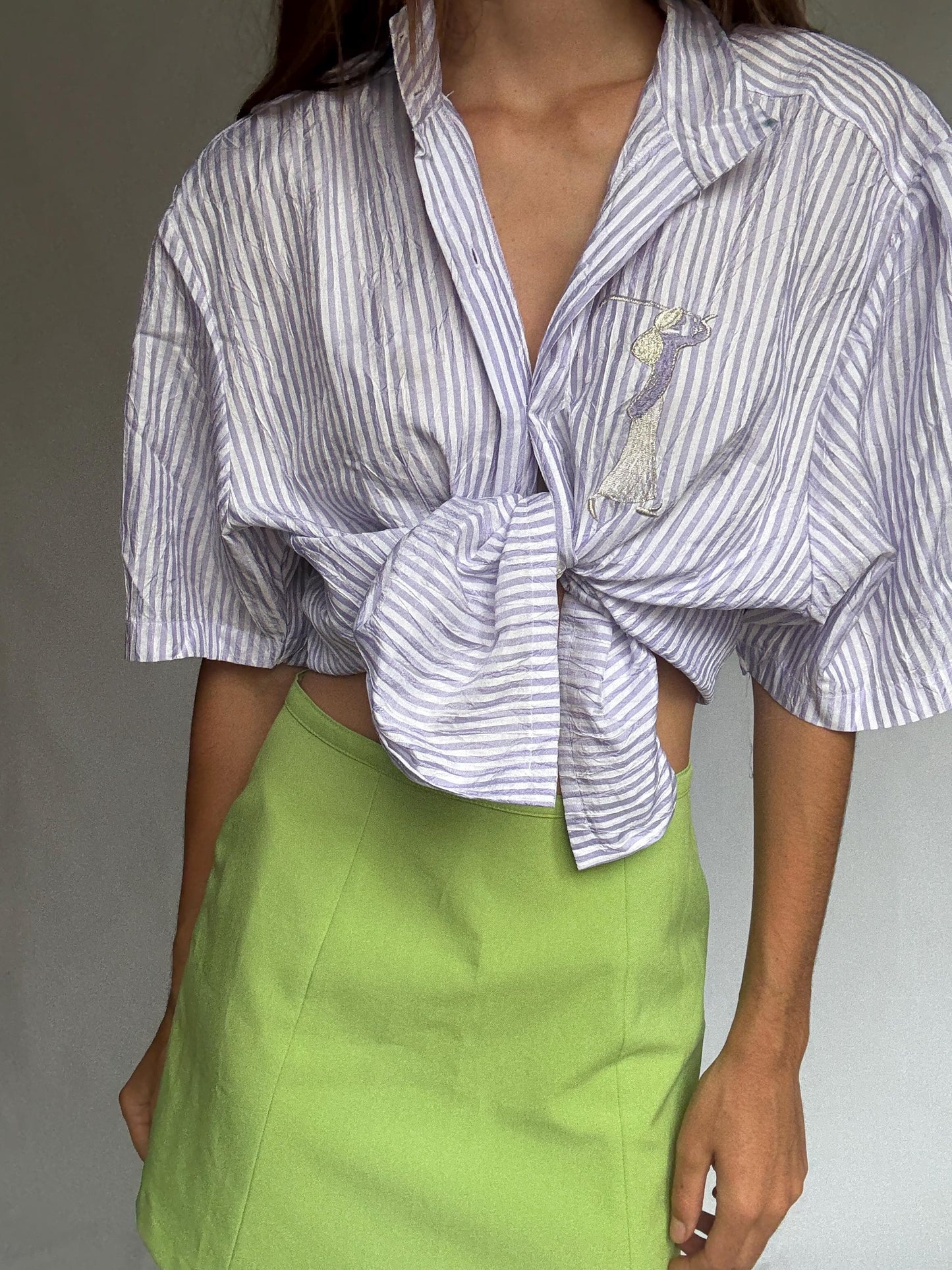 Striped short sleeve blouse with hand embroidery – size 44 – button-up shirt with unique stitched detail – feels synthetic