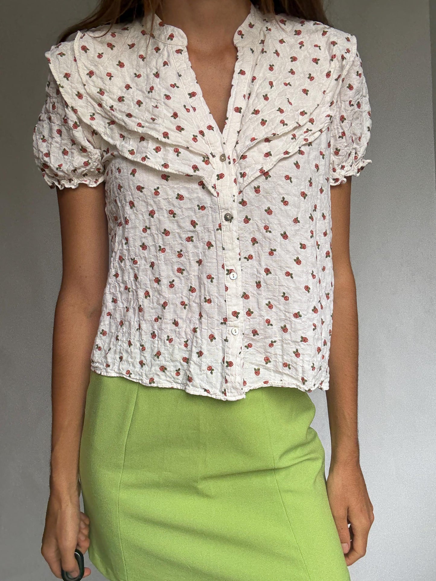 Vintage floral cotton blouse – ruffled collar puff sleeve top with cherry print – button up shirt – no tag – best for XS–S fit