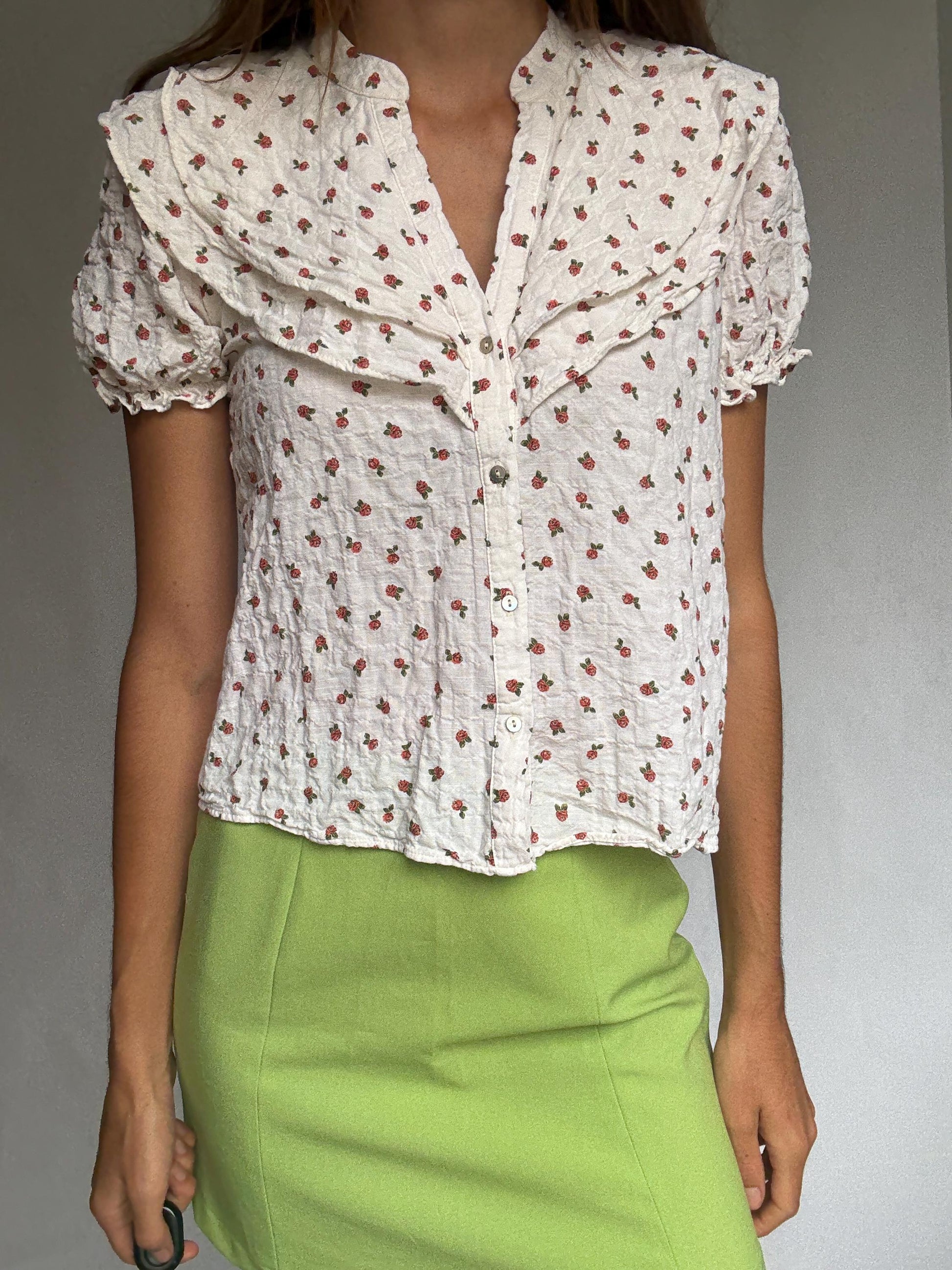 Vintage floral cotton blouse – ruffled collar puff sleeve top with cherry print – button up shirt – no tag – best for XS–S fit