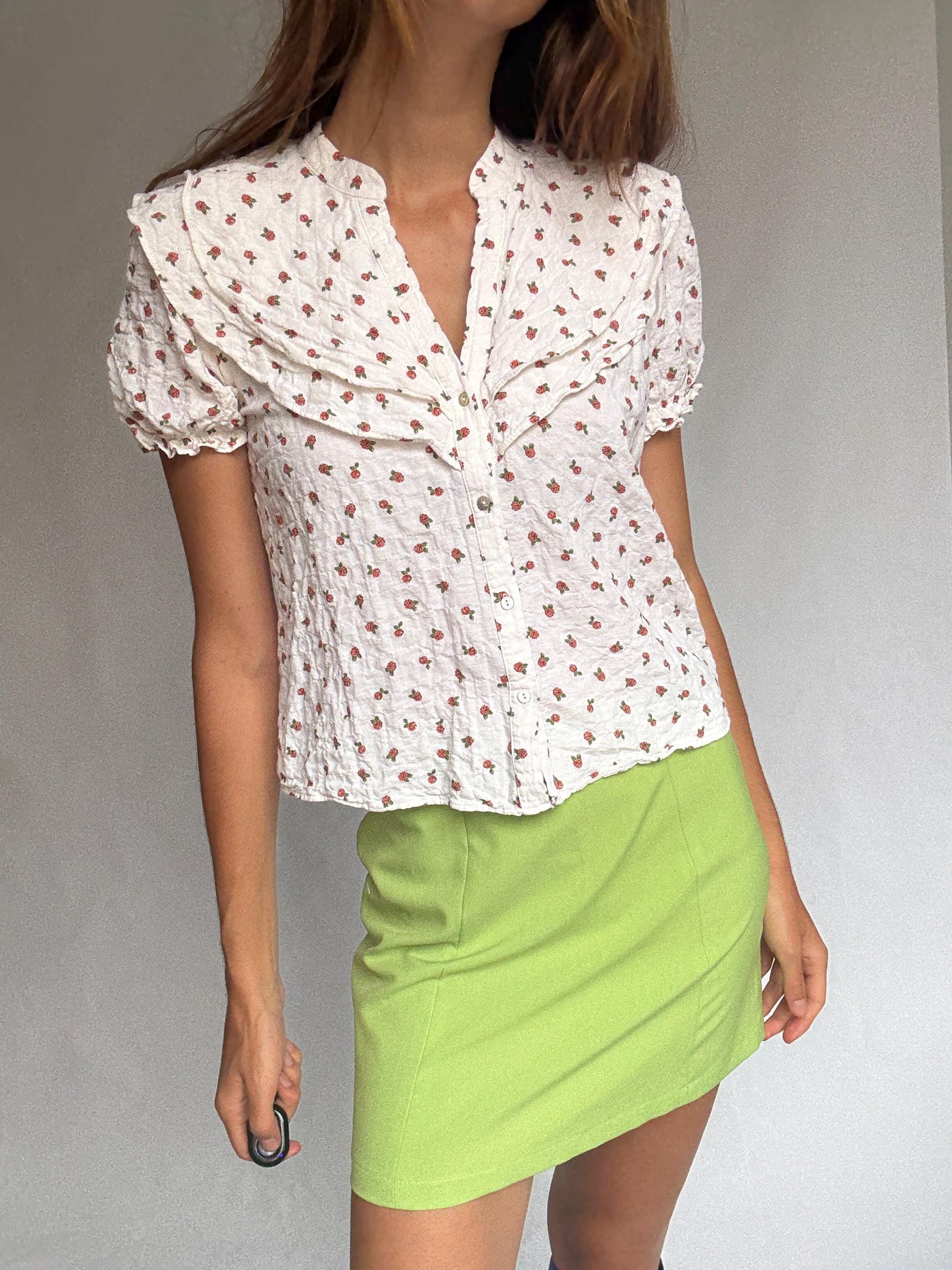 Vintage floral cotton blouse – ruffled collar puff sleeve top with cherry print – button up shirt – no tag – best for XS–S fit