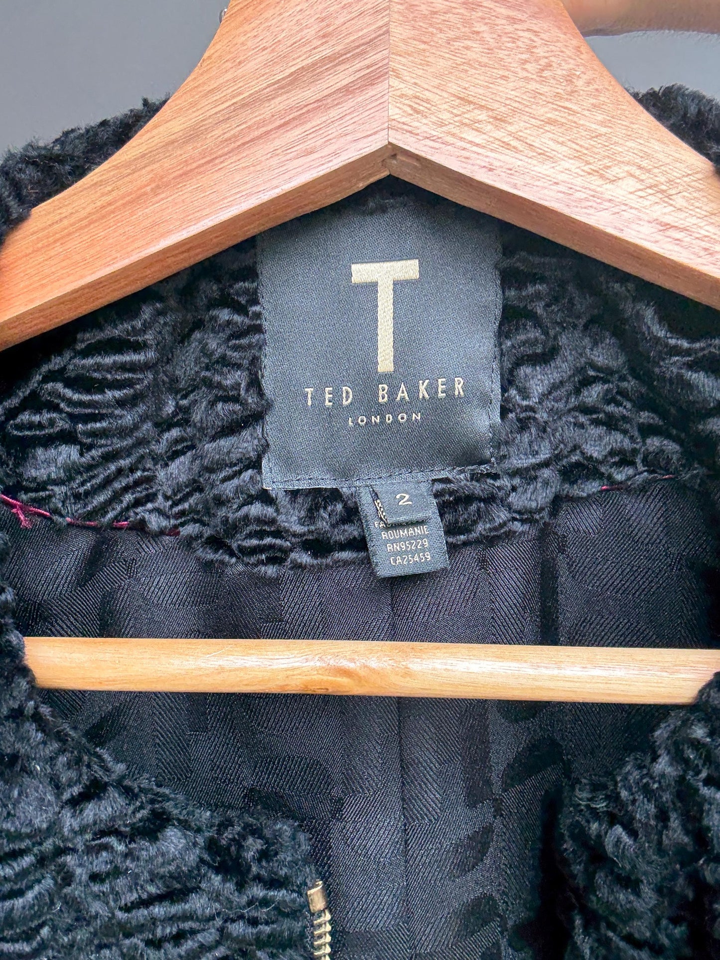 Ted Baker London textured black zip-up jacket, luxe lightweight layer with a sculptural feel – chic secondhand in great condition