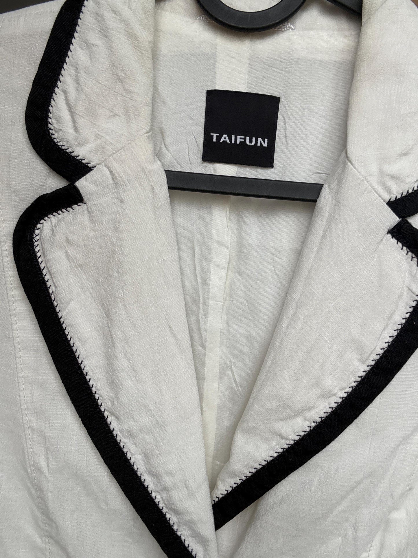 Vintage style Taifun white blazer with black trim, tailored fit & contrast edges, Elegant formal wedding guest jacket, Parisian style