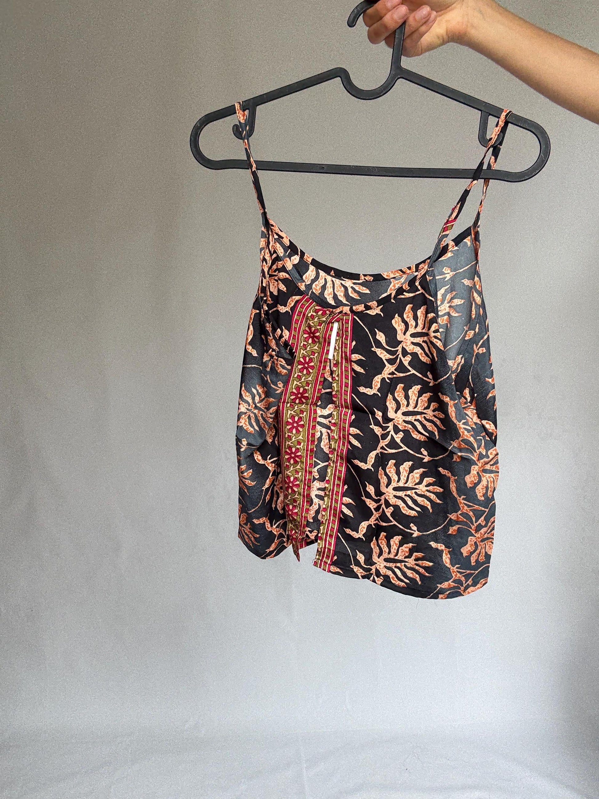 Boho silk camisole top – tropical floral embroidery, open front cut, Coachella-style festival look, 70% silk, fits size S/M, Y2K vibe