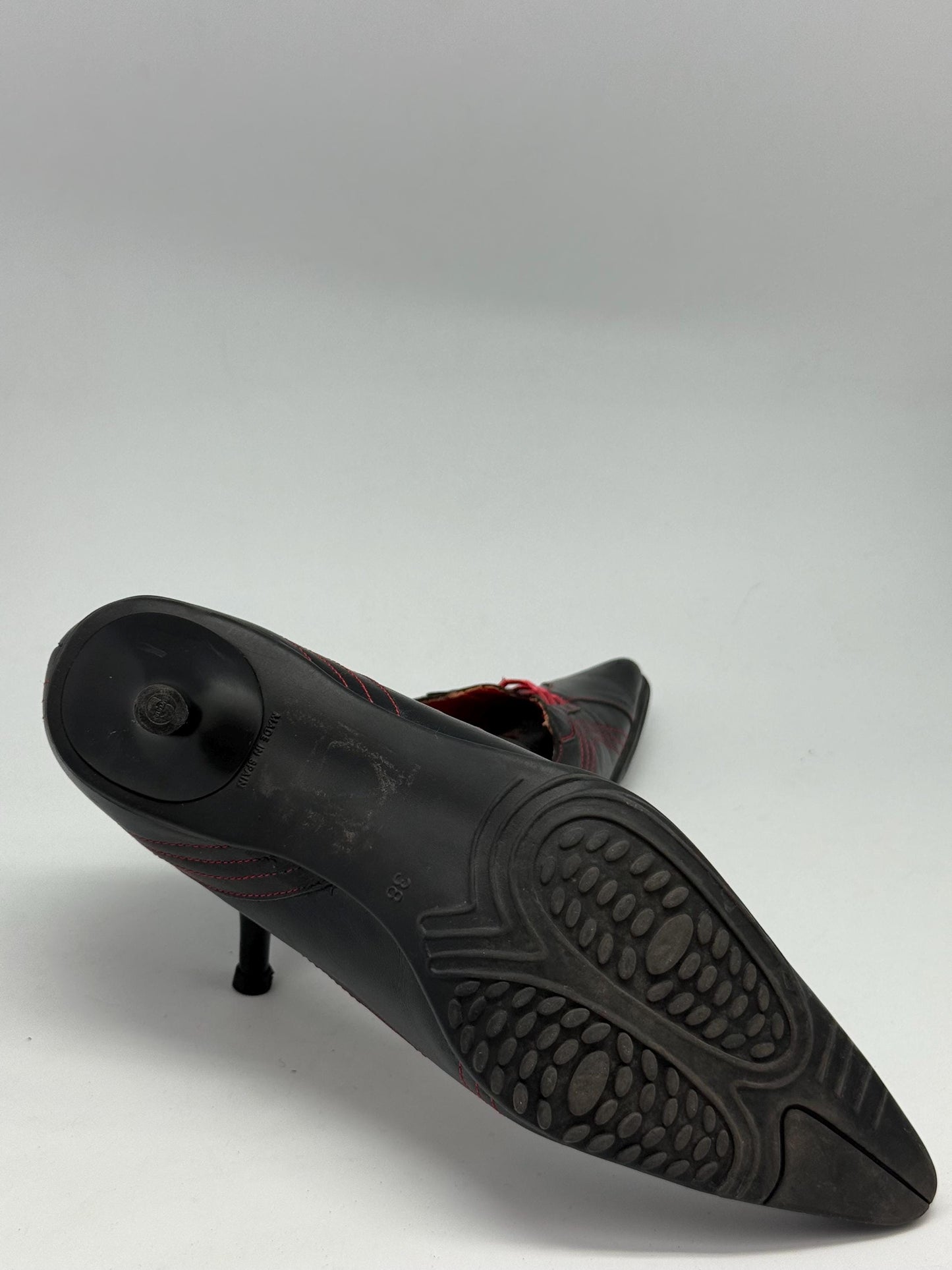 Rare Y2K pointed toe heels – black red oxford style – real leather – size EU38 – made in Spain – retro lace up kitten heels