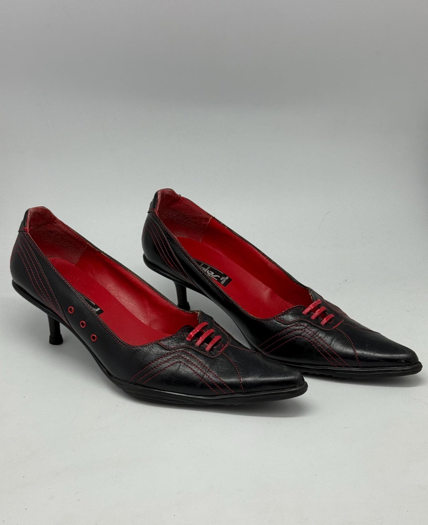 Rare Y2K pointed toe heels – black red oxford style – real leather – size EU38 – made in Spain – retro lace up kitten heels