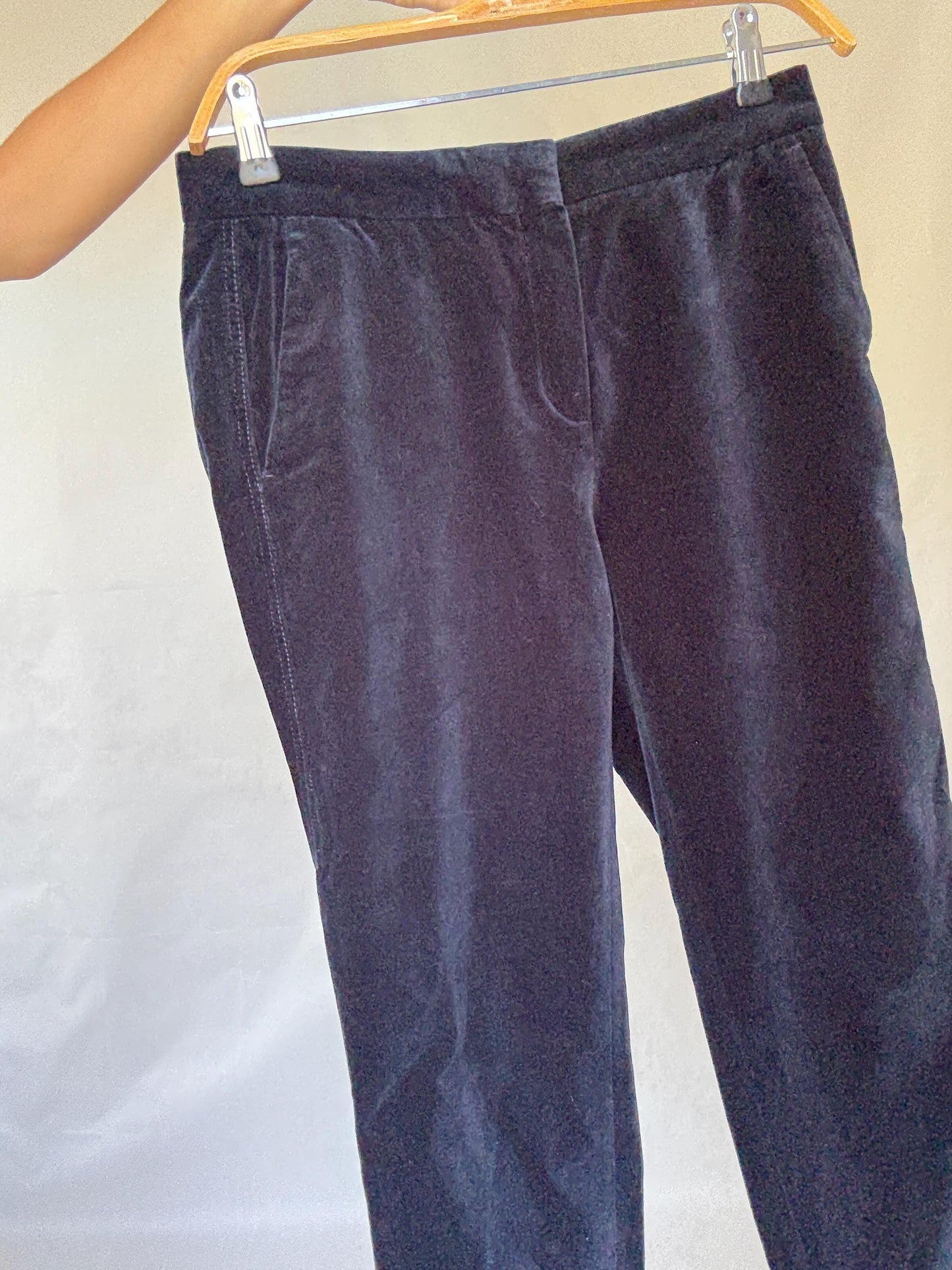 Velvet tapered pants by Massimo Dutti – EU38, high waisted elegant cut, luxe feel, rich texture, fits modern M, perfect dark academia