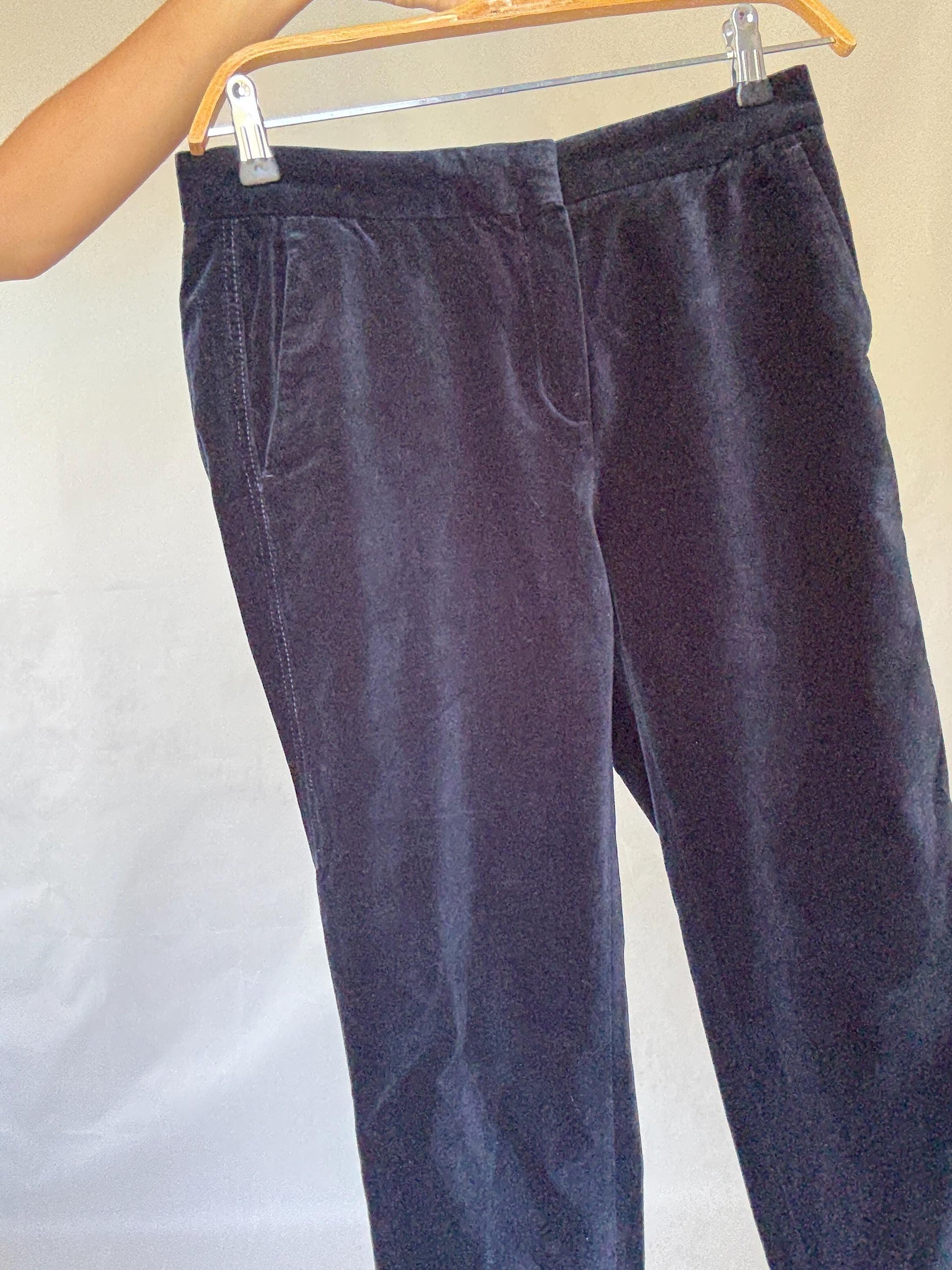 Velvet tapered pants by Massimo Dutti – EU38, high waisted elegant cut, luxe feel, rich texture, fits modern M, perfect dark academia