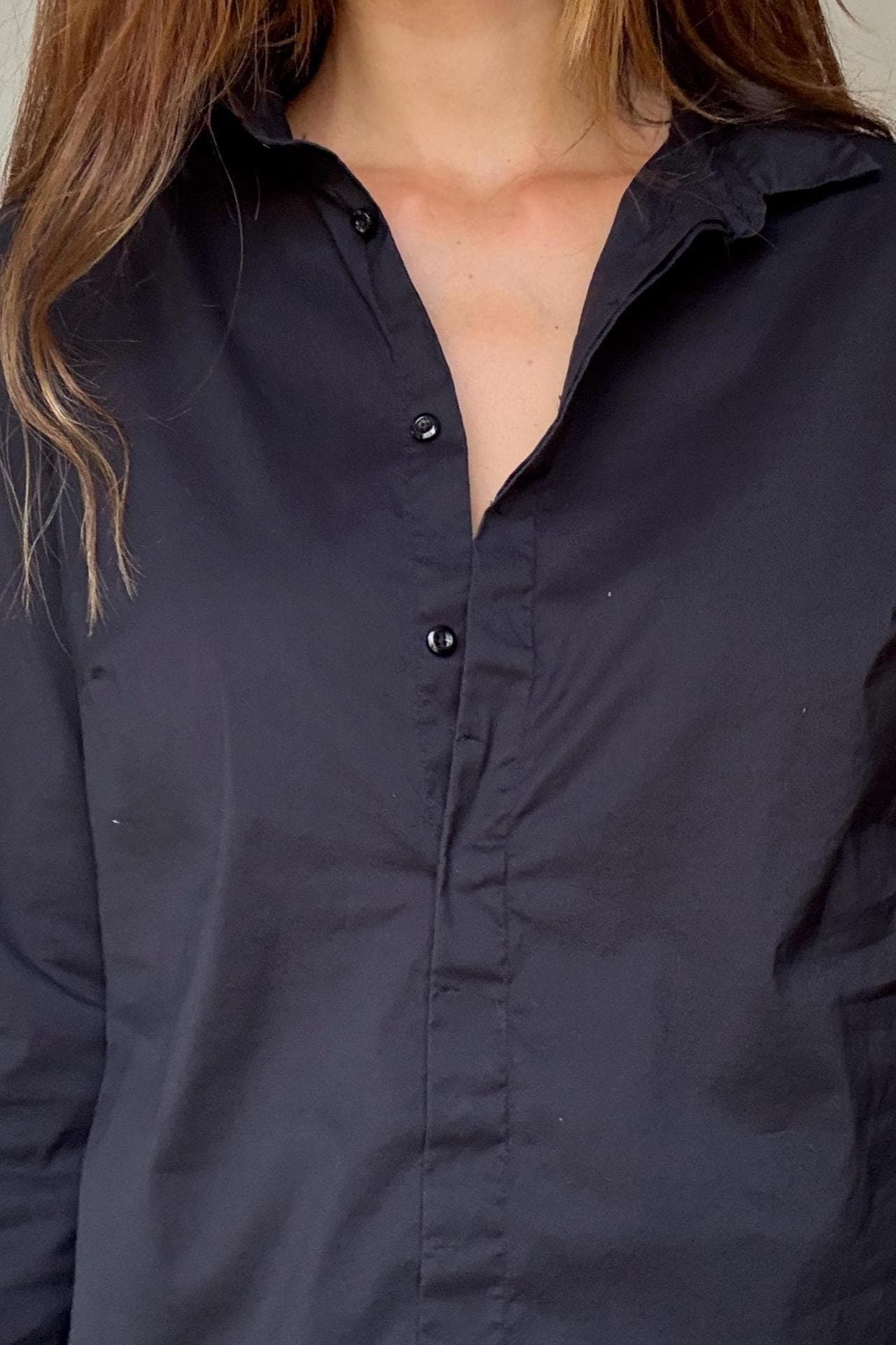 Preppy black button-up cotton-feel Benneton shirt with darted waist | Classic collared blouse | US M fit – fitted smart casual style