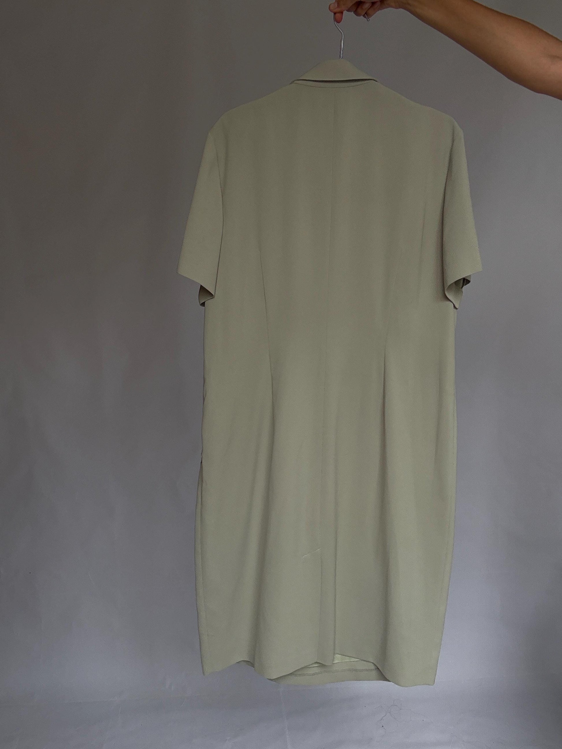 Vintage Burberrys short sleeve long dress – pale cream poly blend, structured collar, size XL US, side zipper, minimalist 90s office look