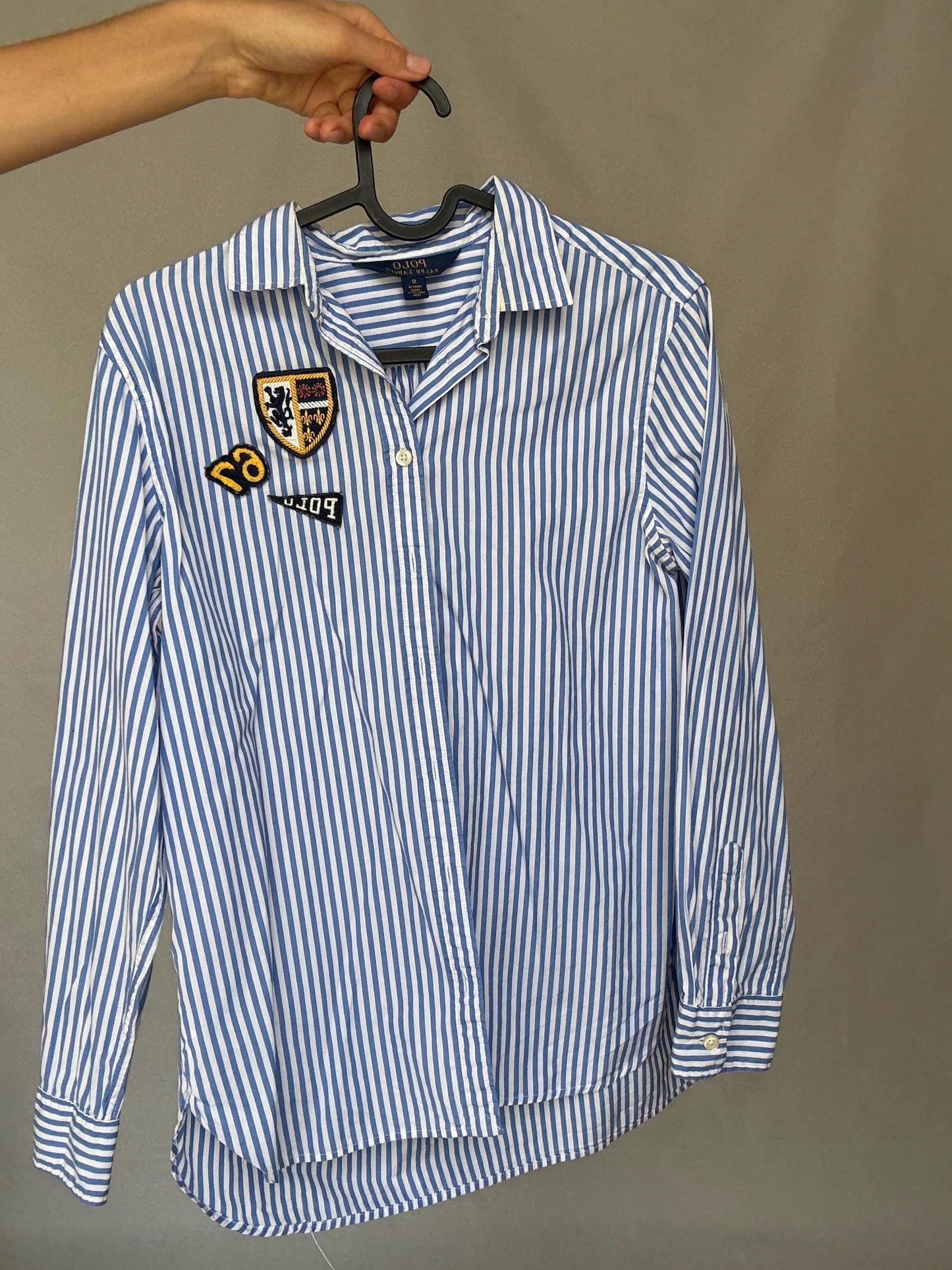 Ralph Lauren crest patch stripe shirt in blue white 100% cotton, preppy Ivy League vibe, schoolcore button-up – fits like US size S