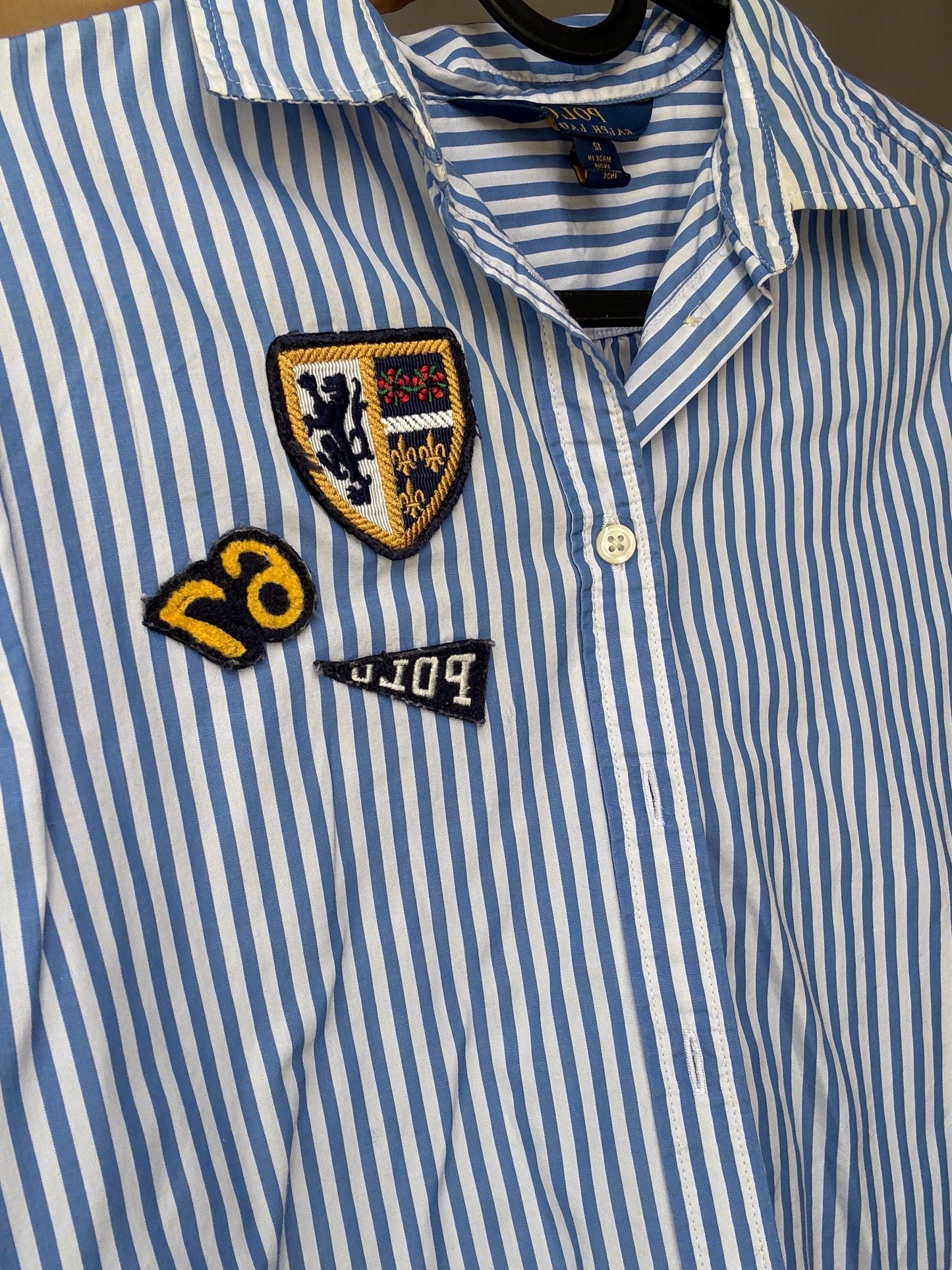 Ralph Lauren crest patch stripe shirt in blue white 100% cotton, preppy Ivy League vibe, schoolcore button-up – fits like US size S