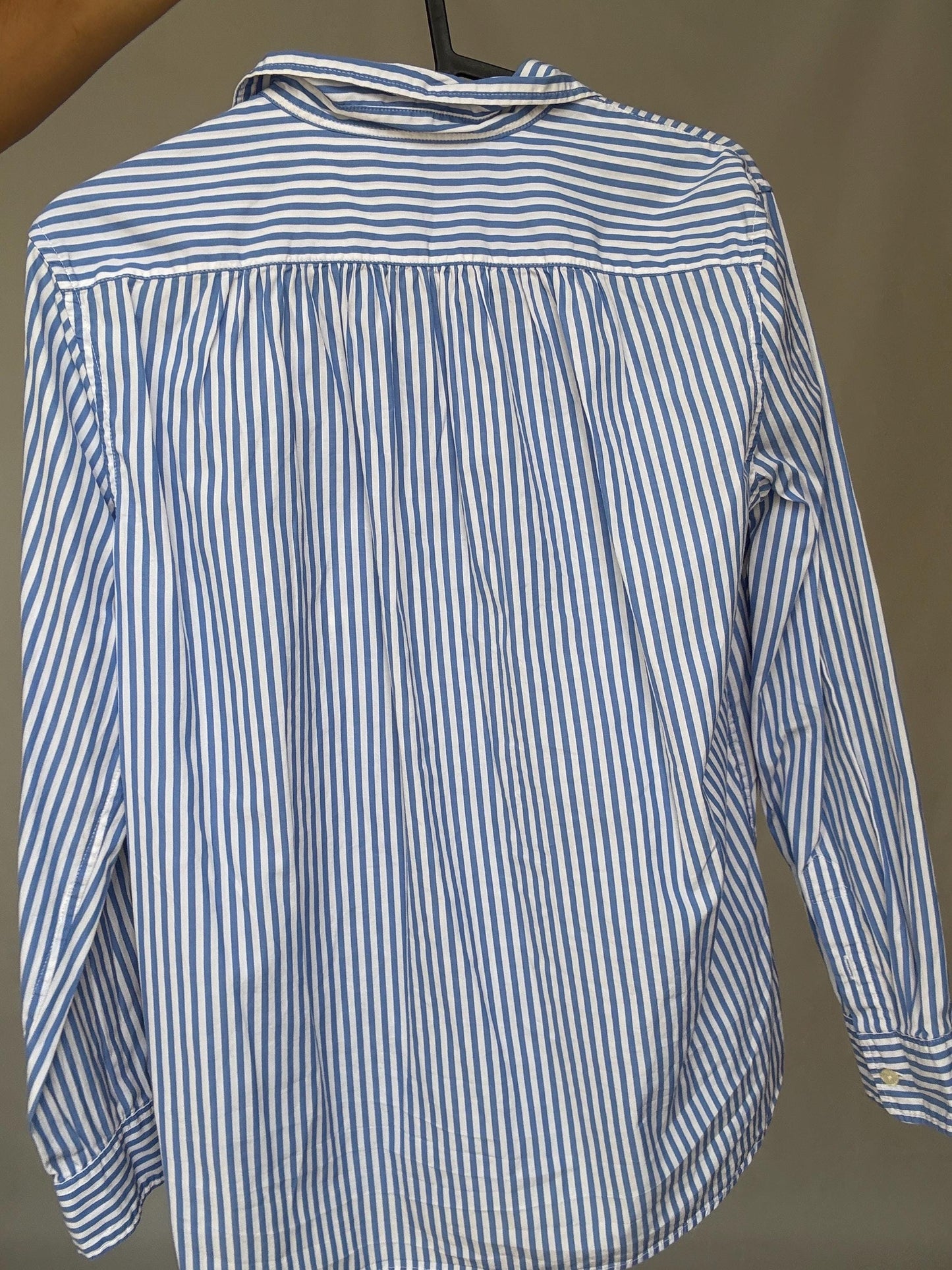 Ralph Lauren crest patch stripe shirt in blue white 100% cotton, preppy Ivy League vibe, schoolcore button-up – fits like US size S